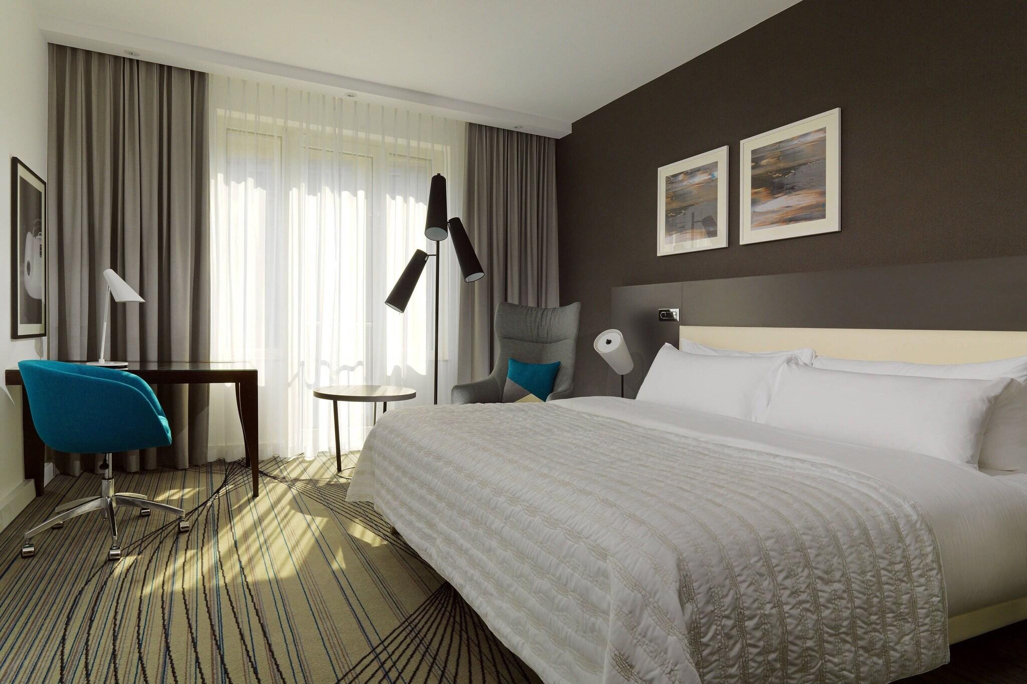 Double Deluxe King Bed