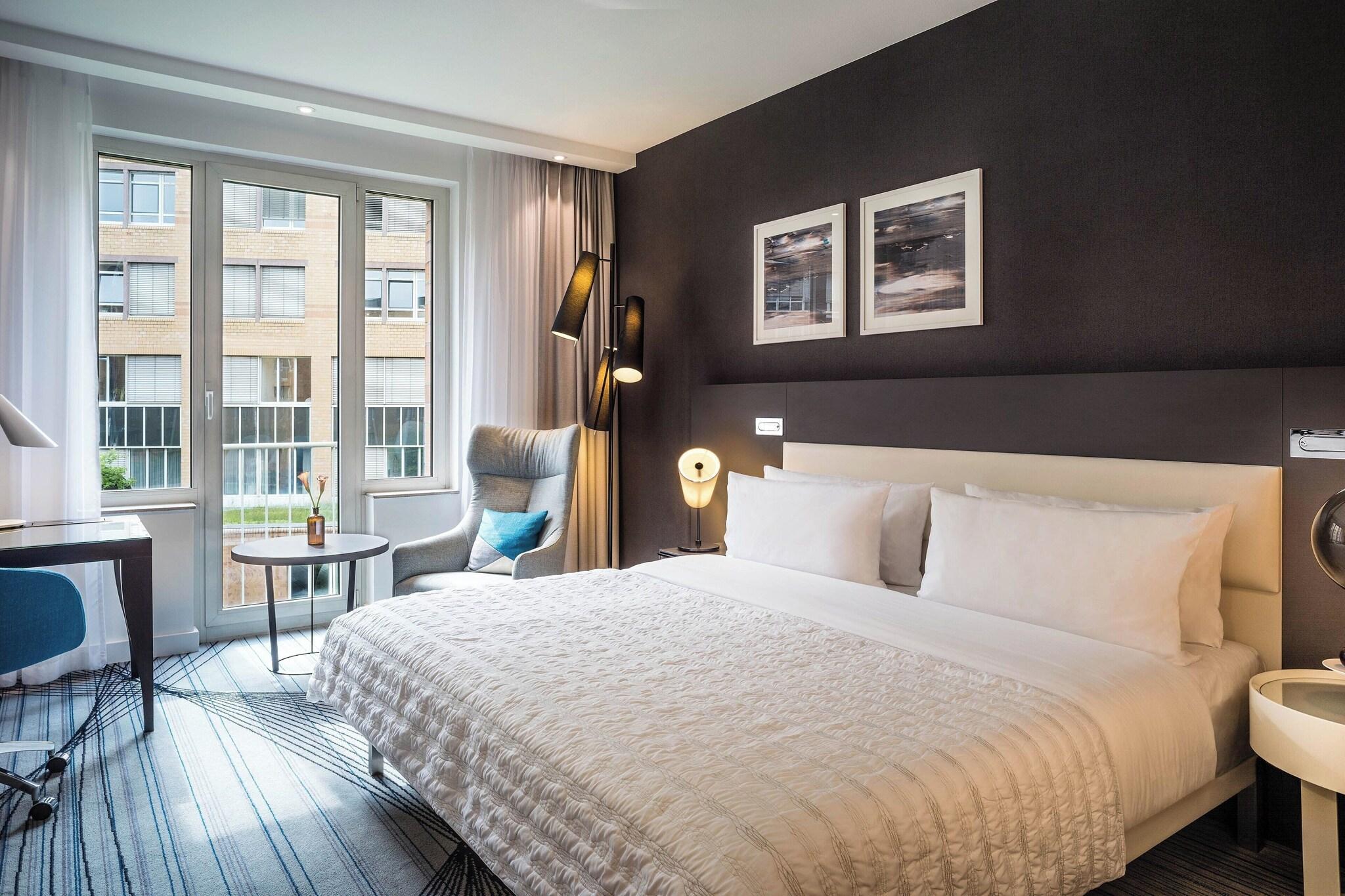 Double Deluxe King Bed