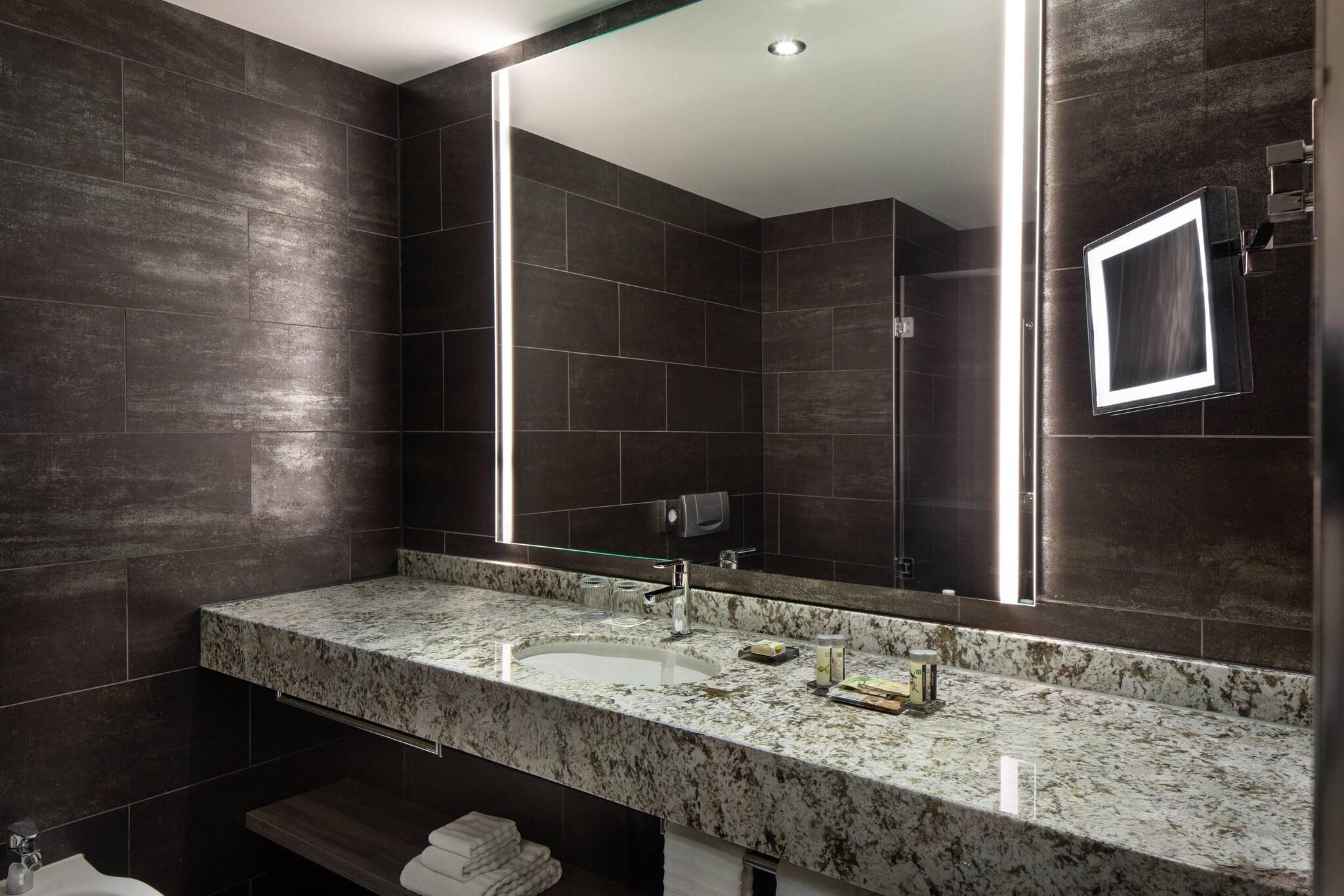 Double Deluxe King Bed