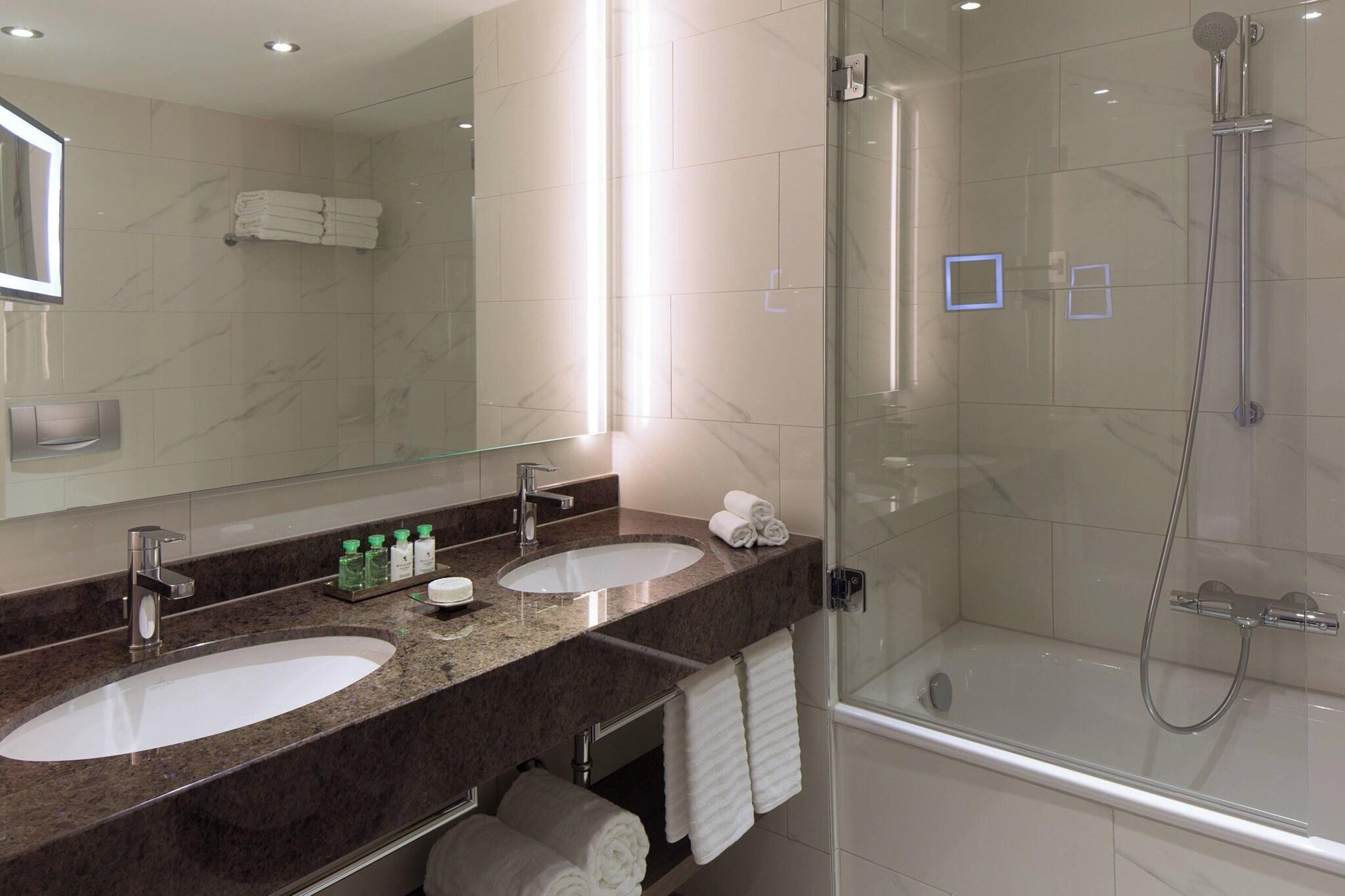 Suite City View Two Double Beds