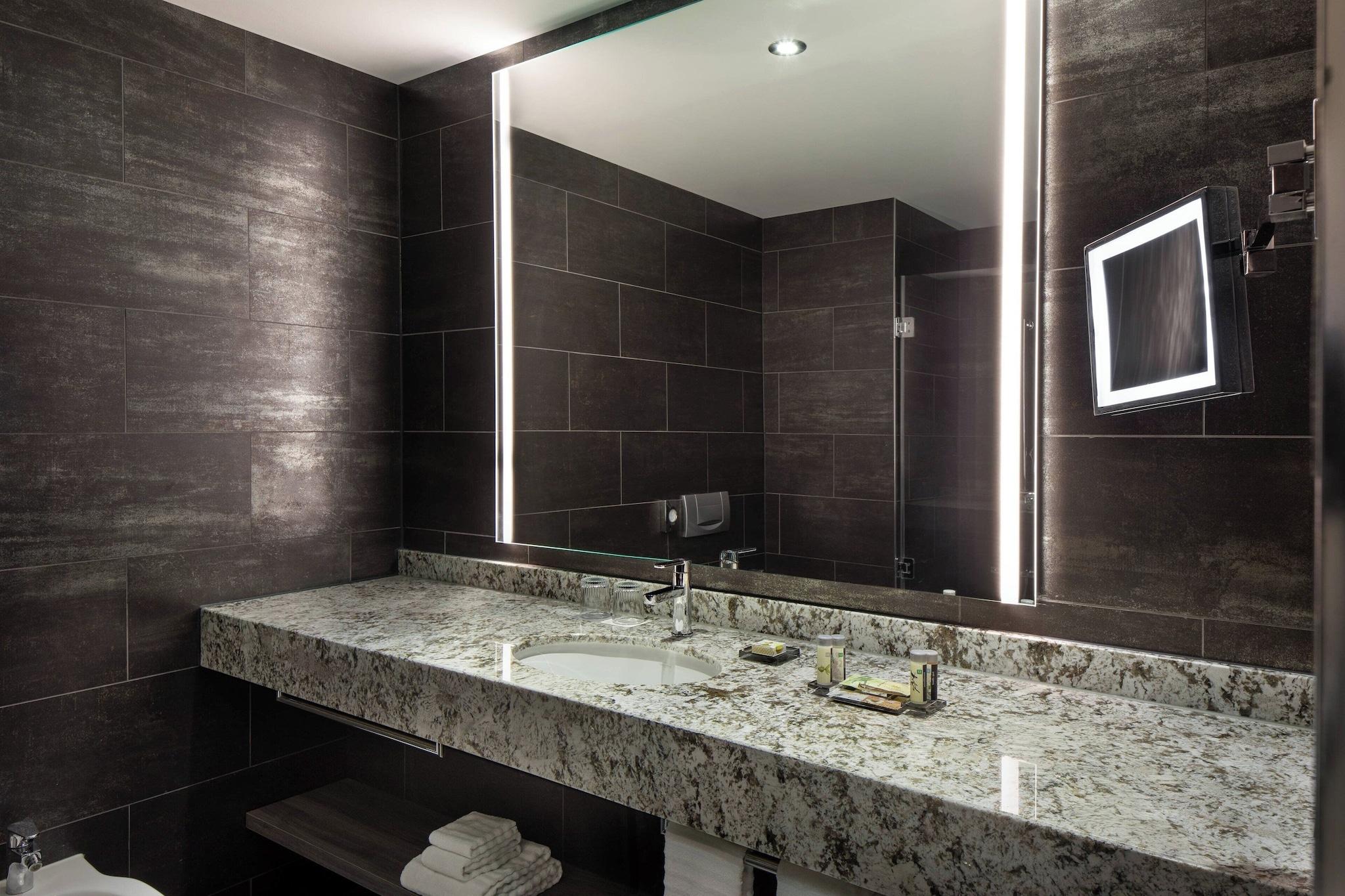 Double Deluxe King Bed