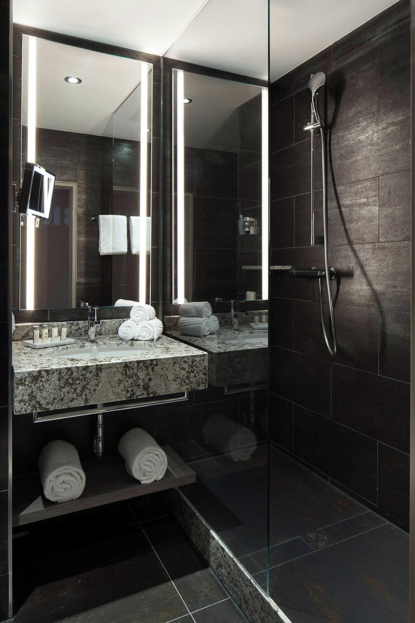 Quadruple Deluxe Two Double Beds