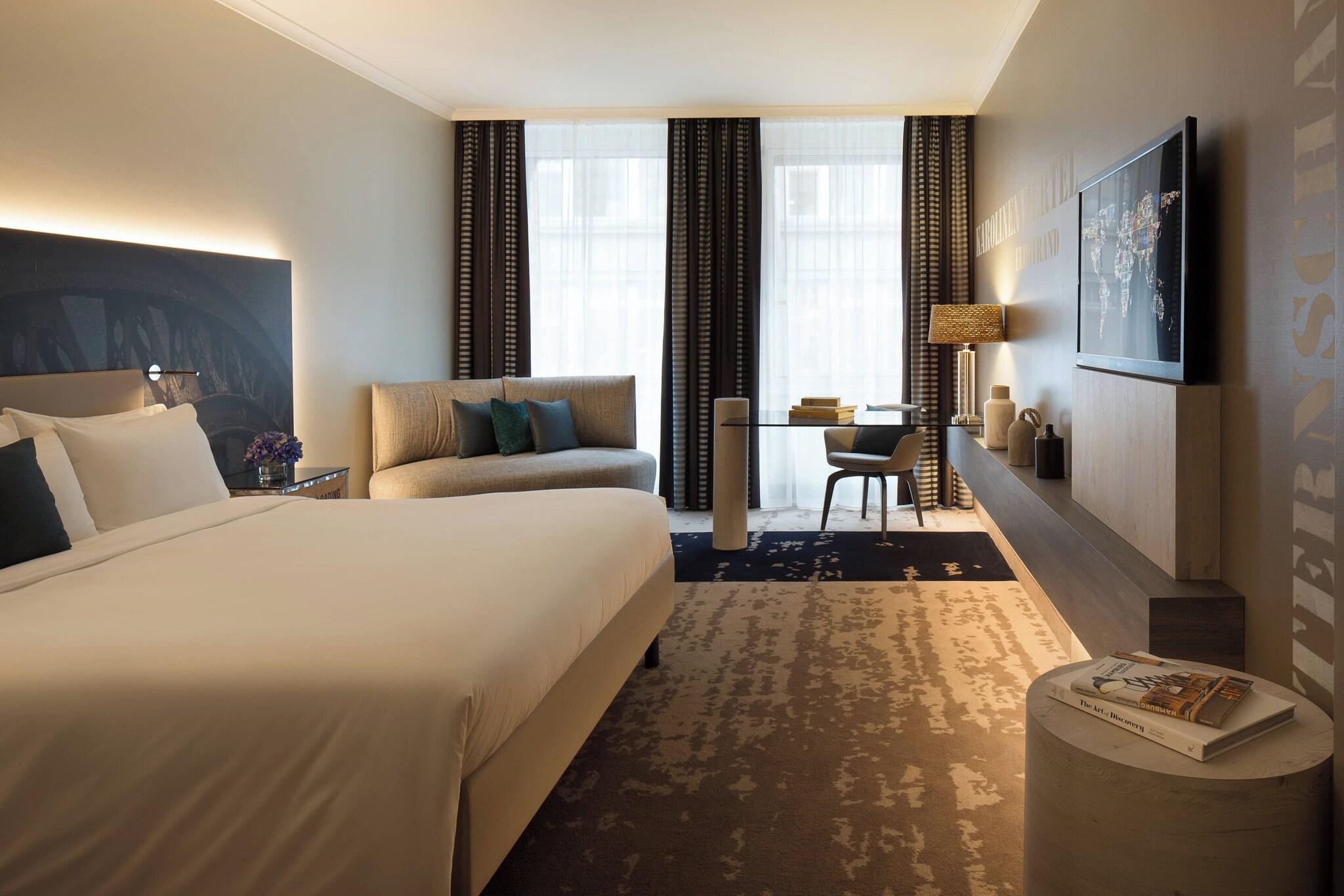 Double Deluxe King Bed