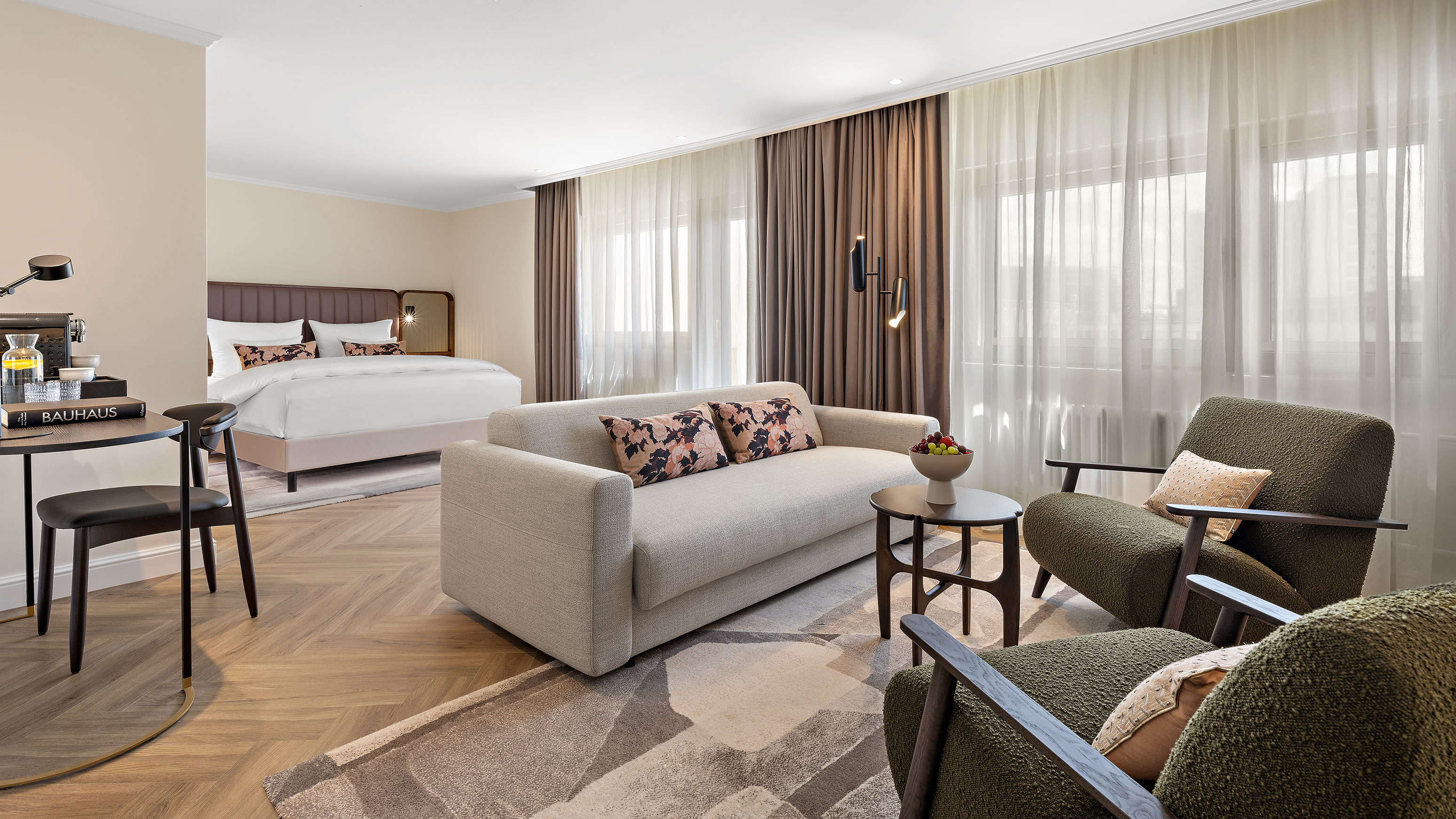 Suite King Size Bed