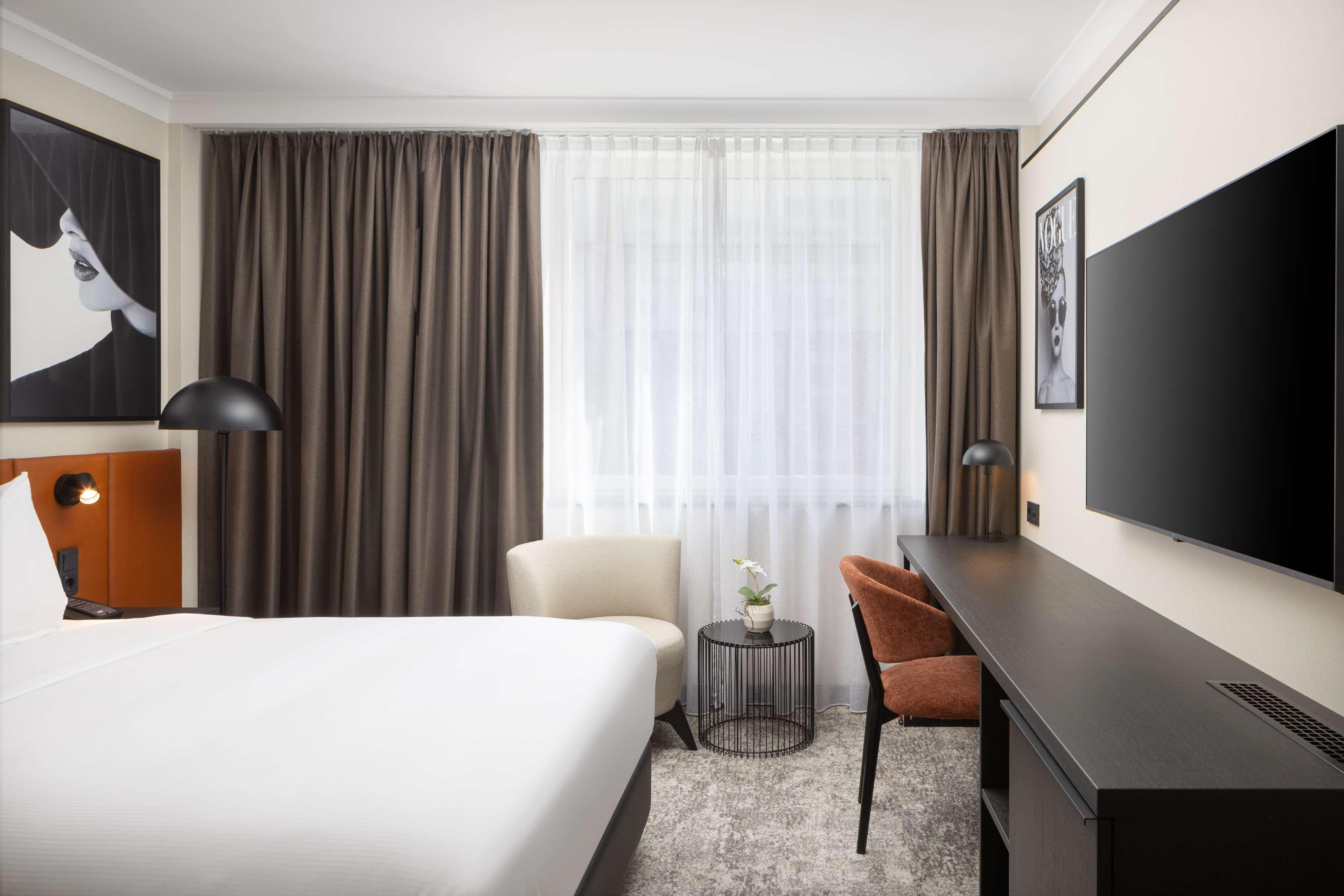 Double Premium Queen Bed