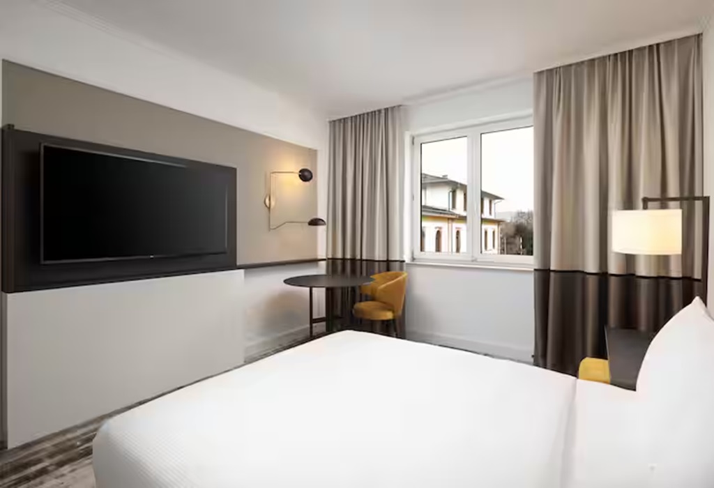 Double Deluxe Queen Bed