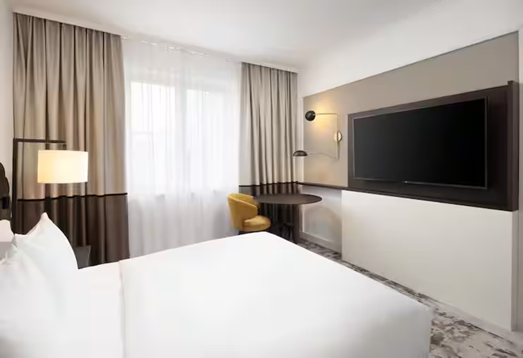 Double Guest Room Queen Bed