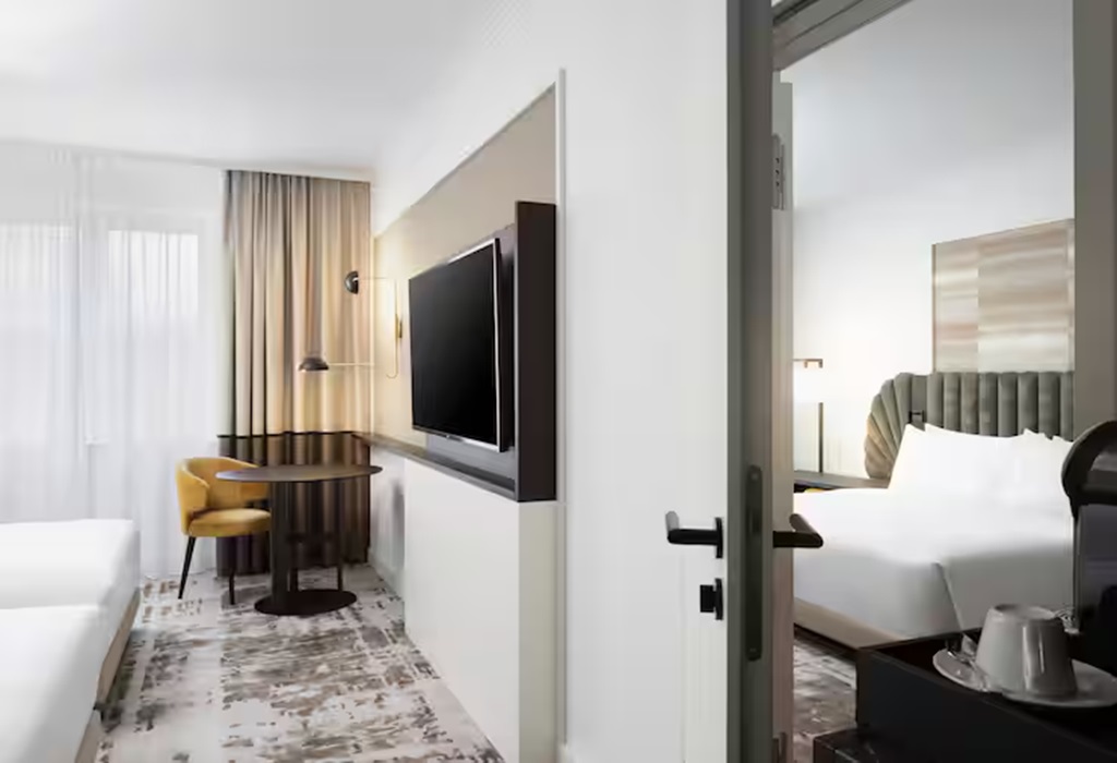 Family Room Connecting Room