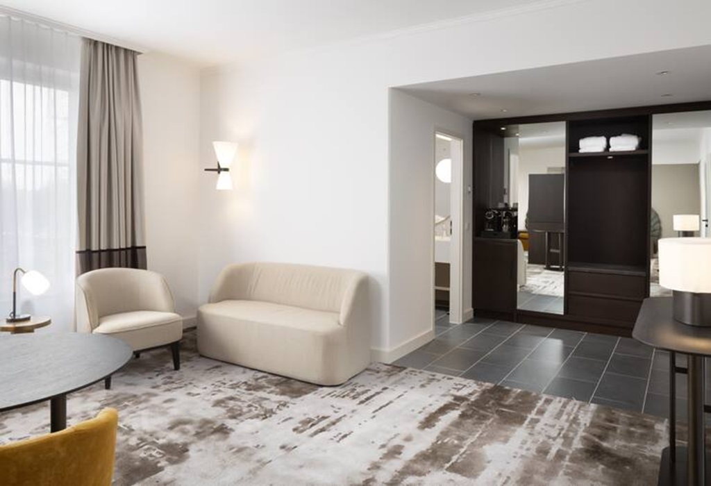 Junior Suite King Size Bed