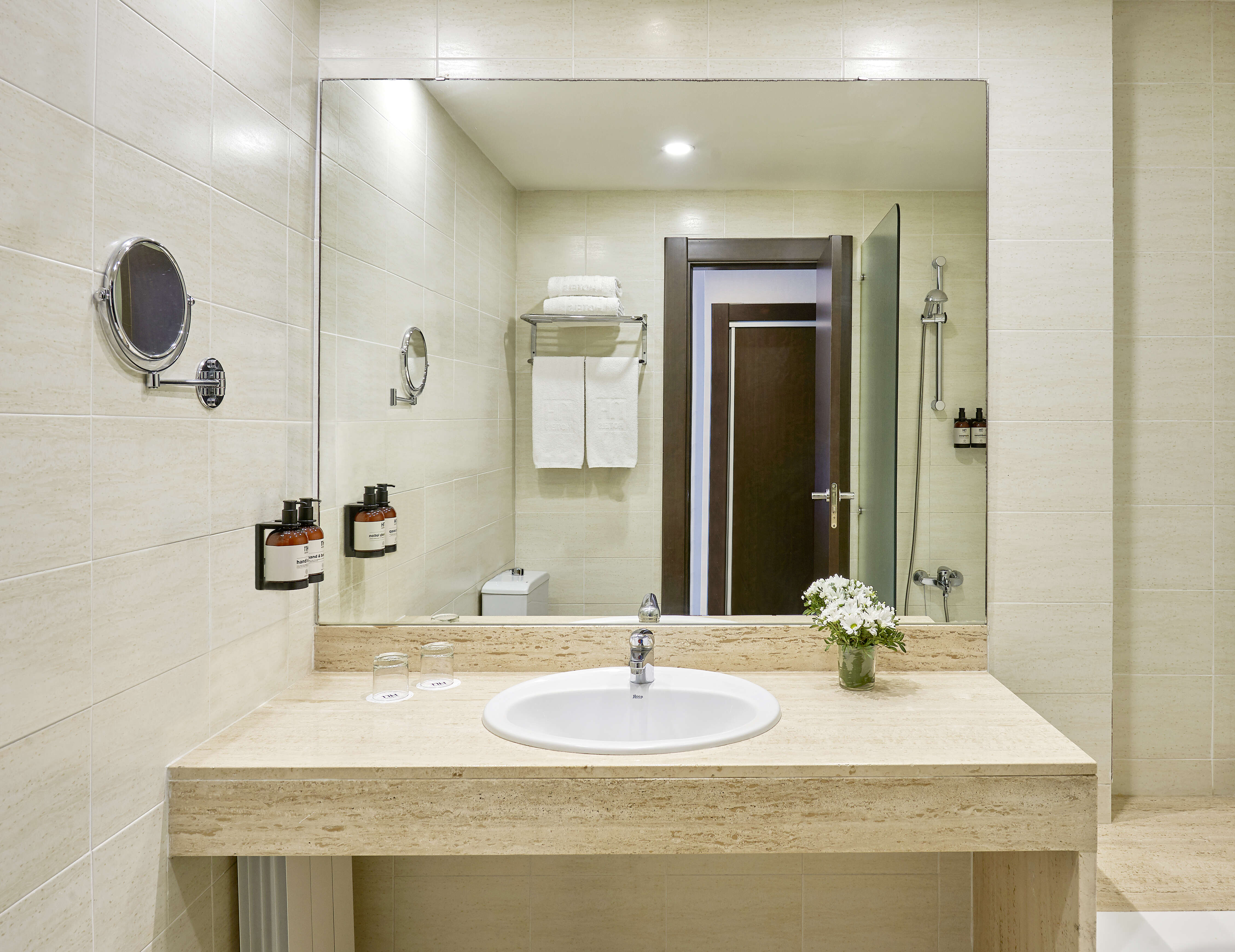 Family Room Capacity 2