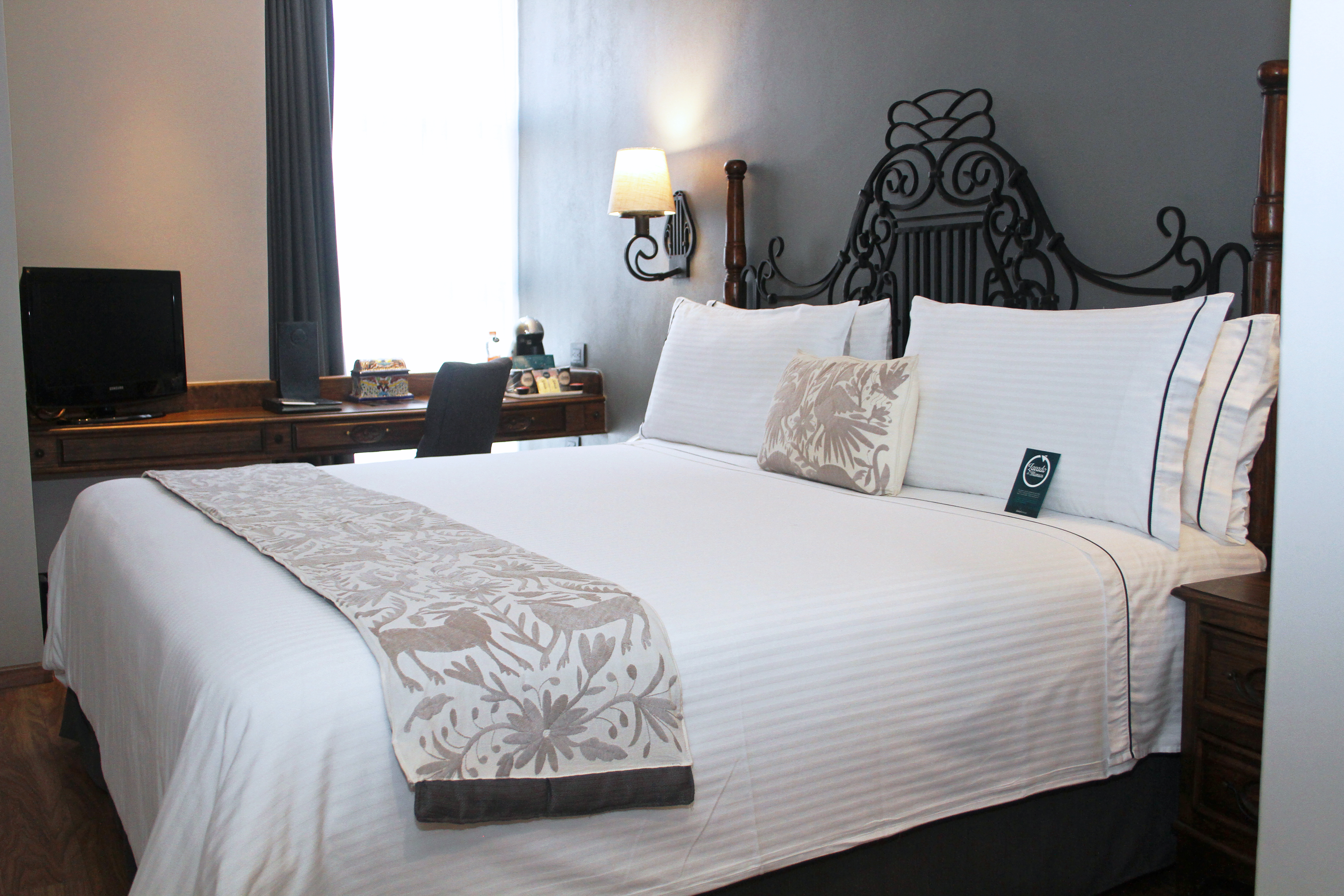 Single Deluxe King Bed