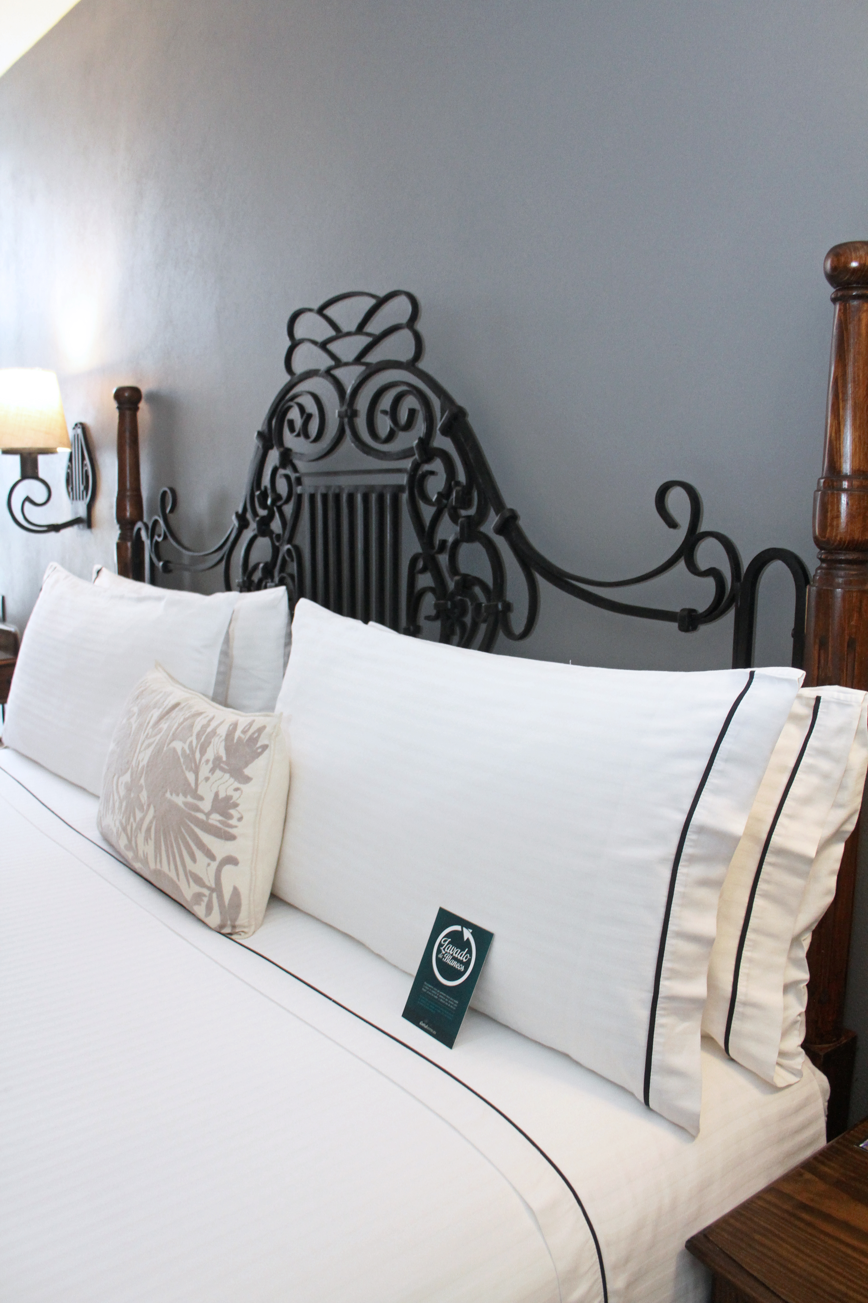 Single Deluxe King Bed