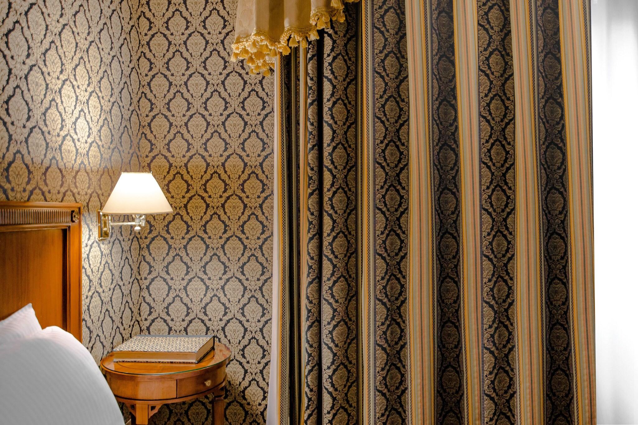 Single Queen Size Bed