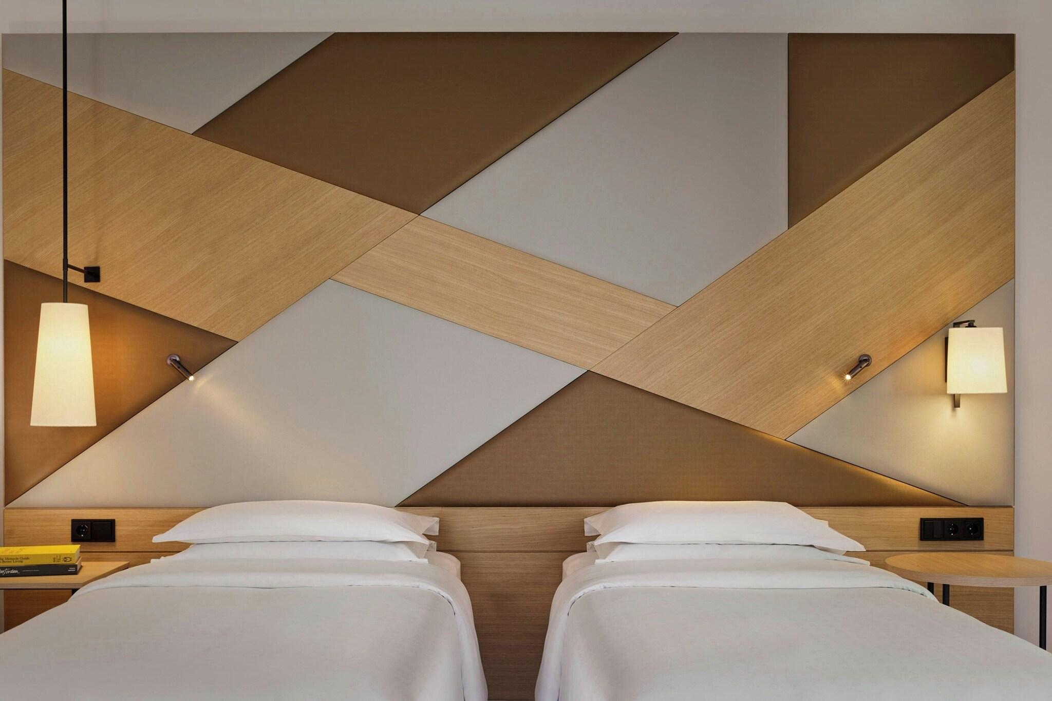 Twin Deluxe Two Beds