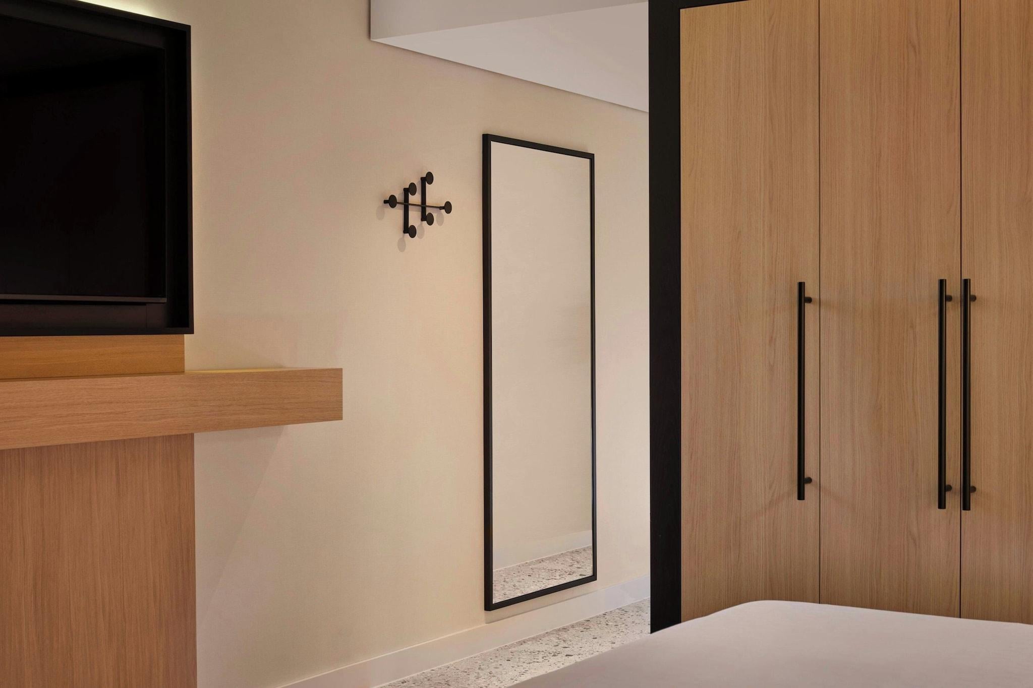 Double Deluxe King Bed