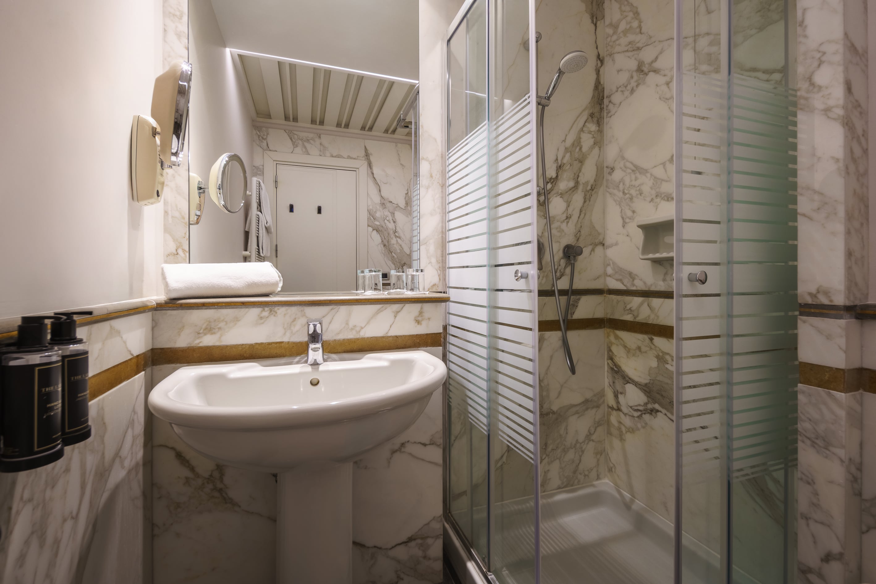 Double Connecting Room