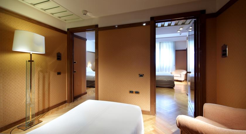 Double Connecting Room