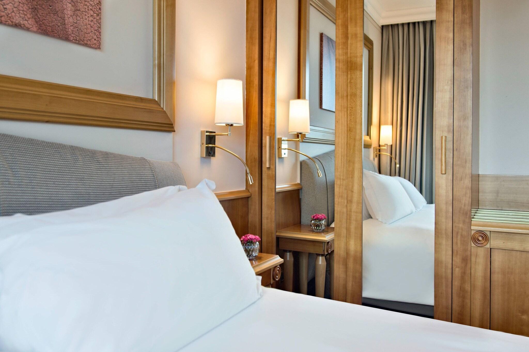 Double Deluxe King Bed