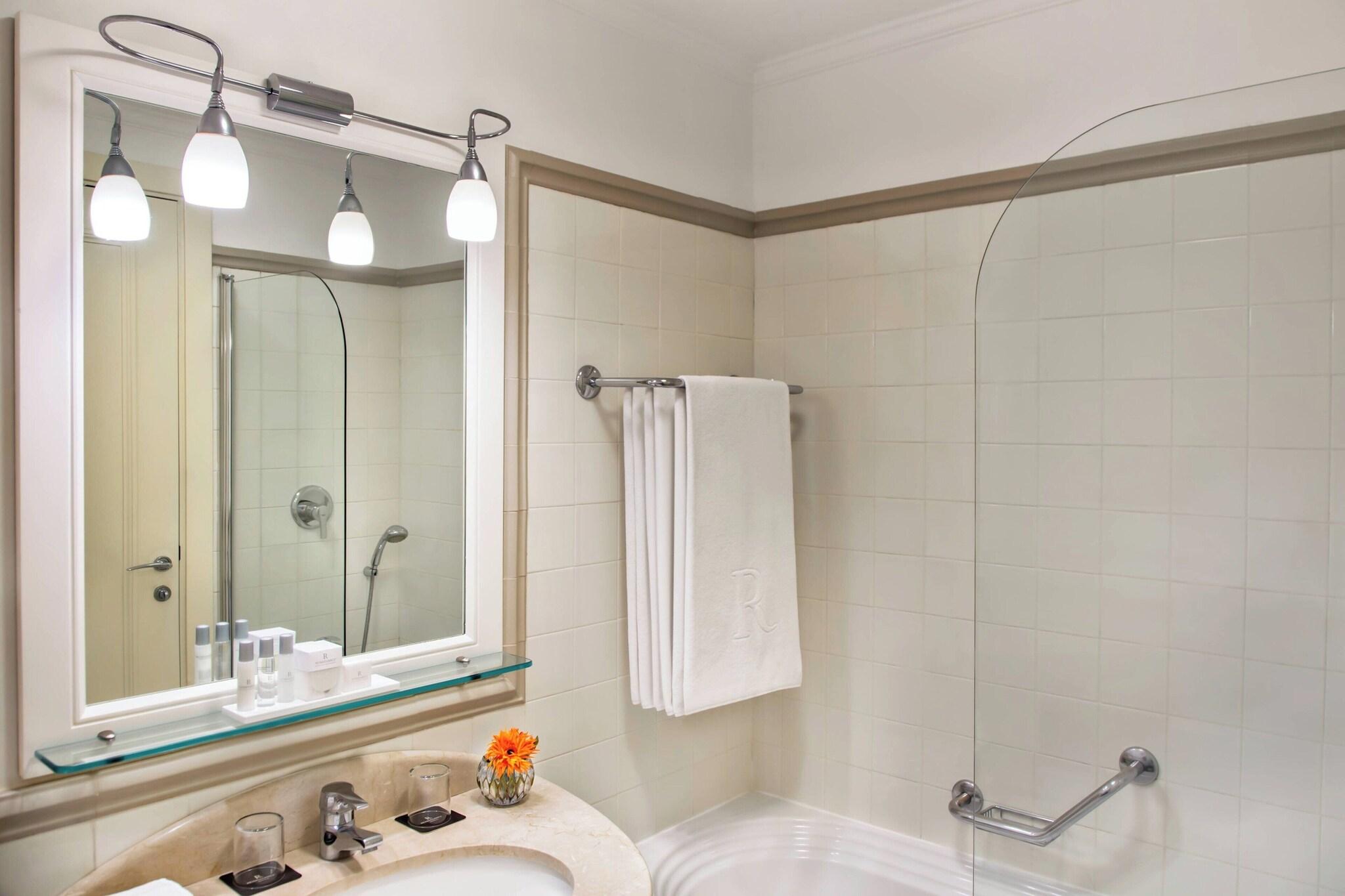 Double Deluxe King Bed