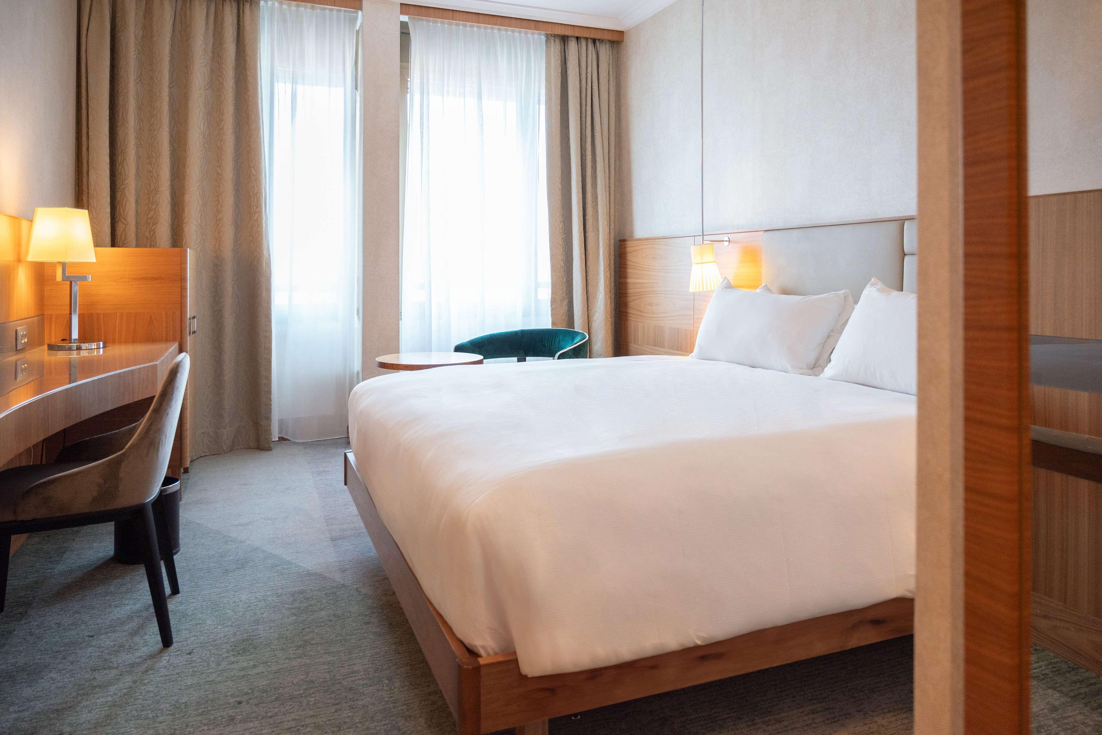 Double Deluxe King Bed