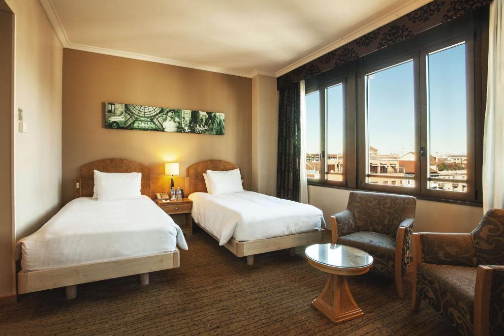 Twin Deluxe Guest Room