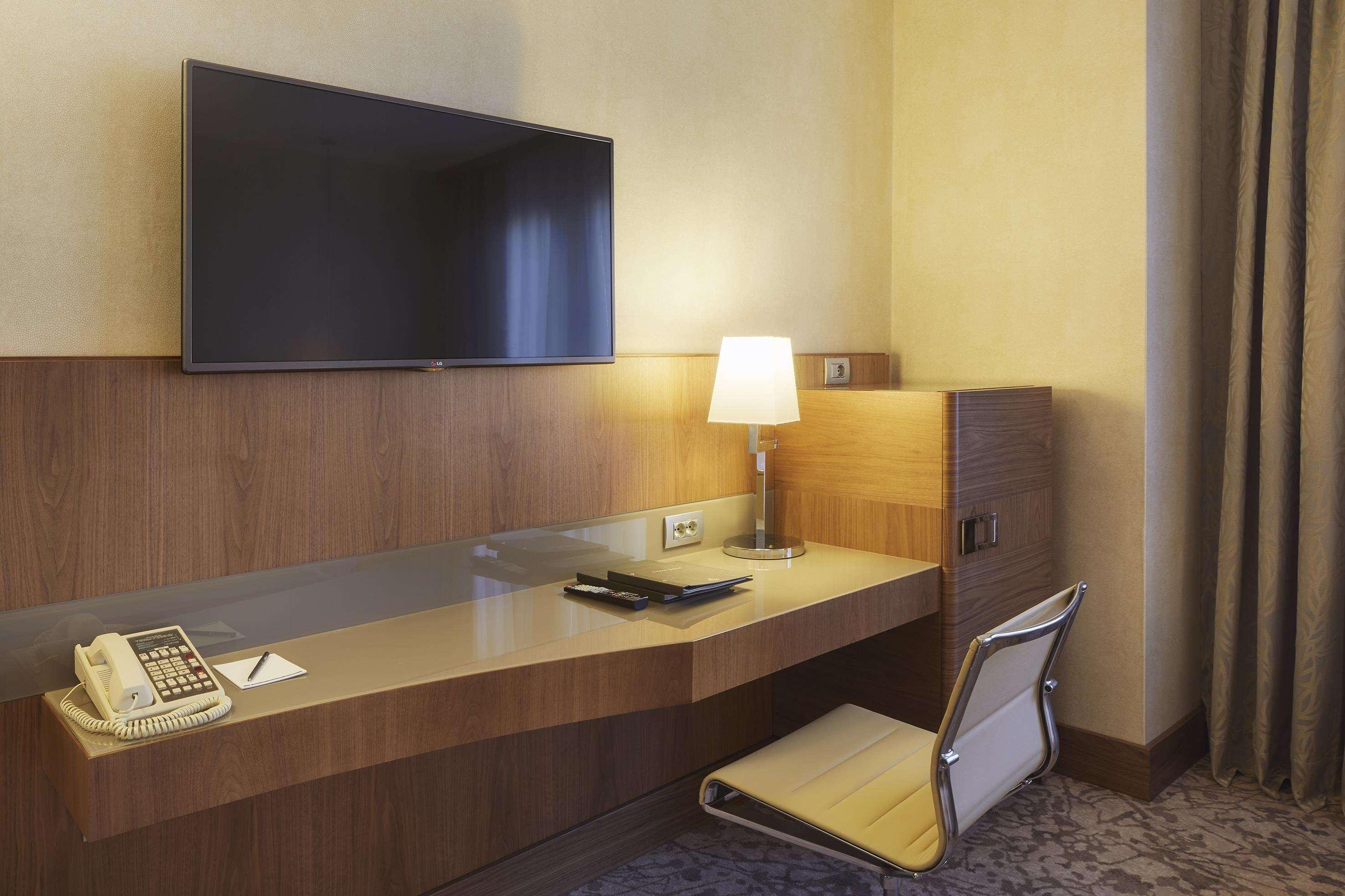 Double Deluxe King Bed