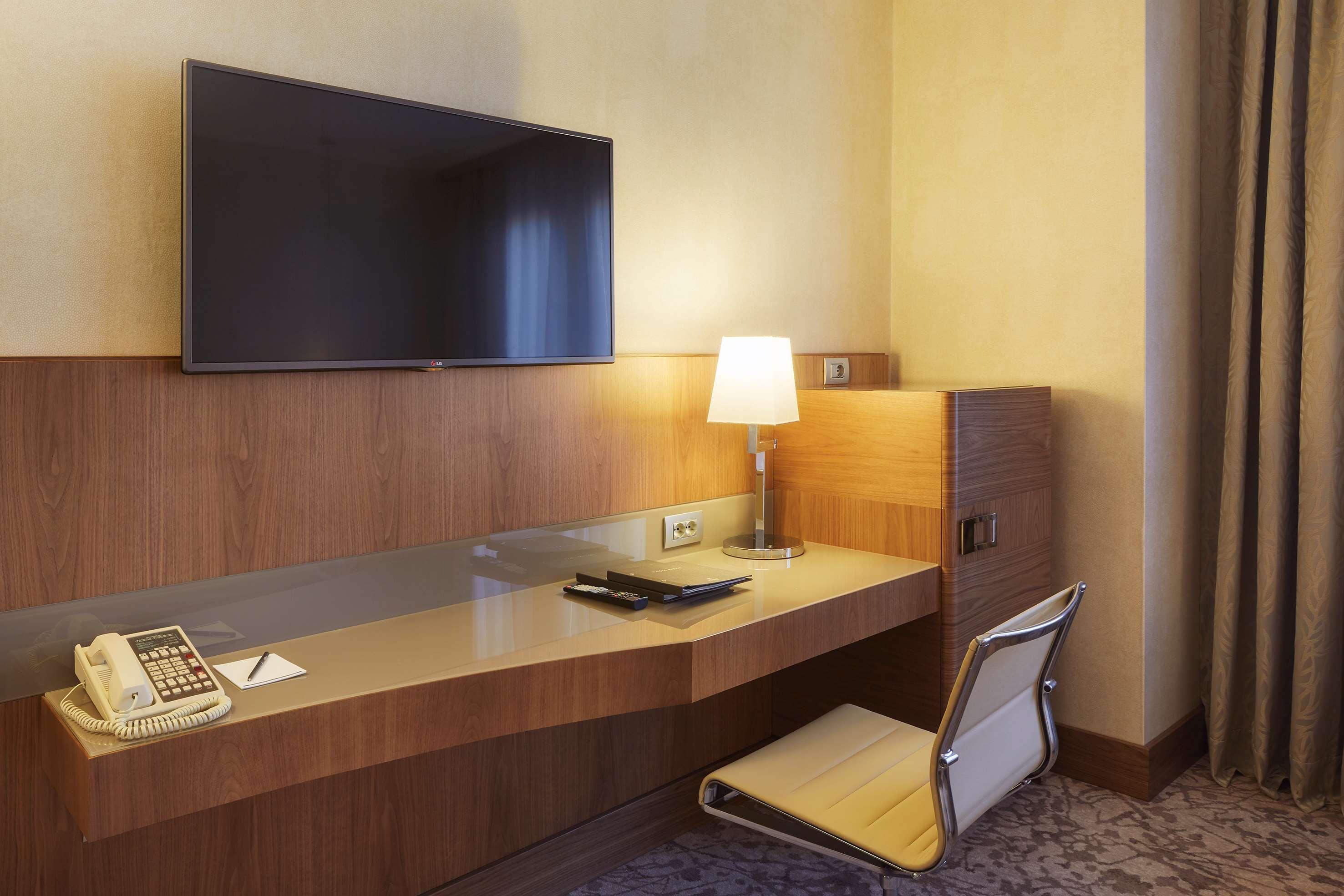 Double Deluxe King Bed