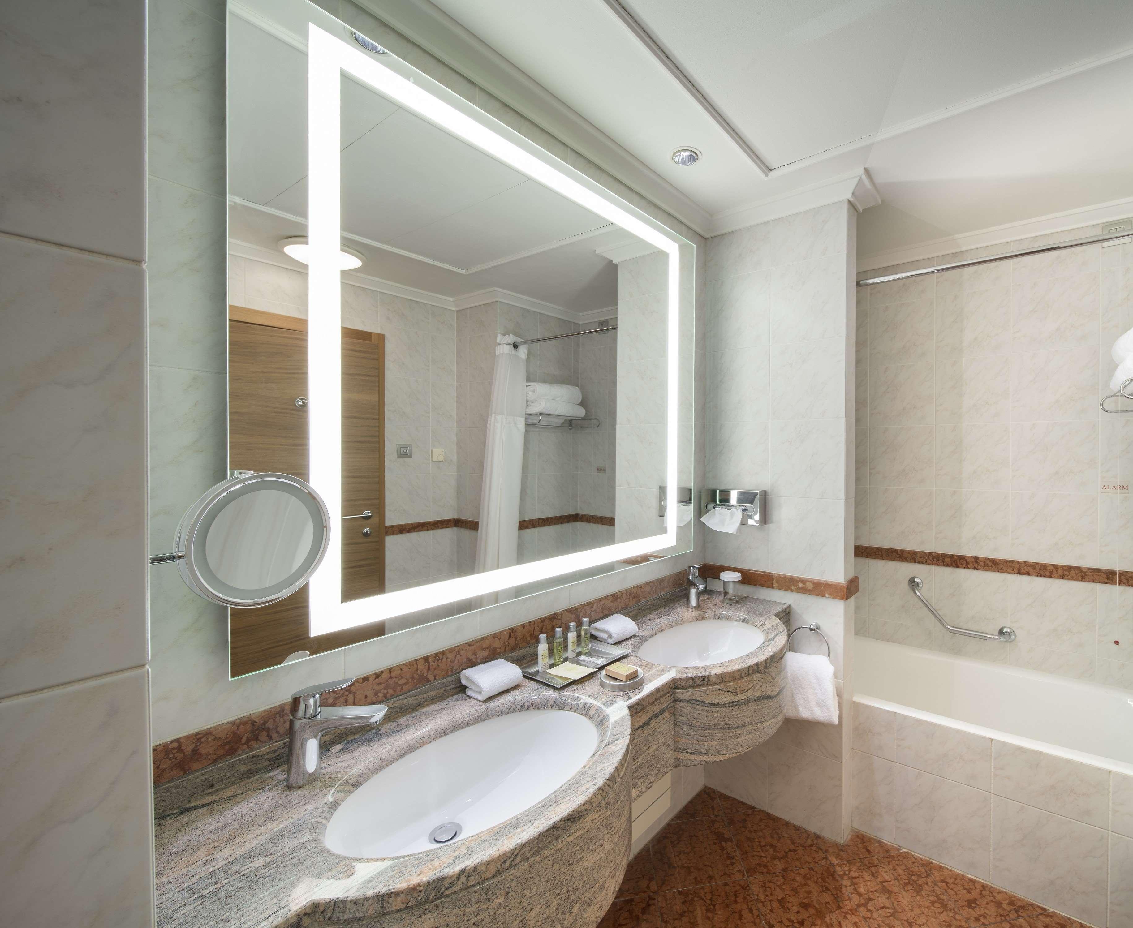 Junior Suite King Size Bed