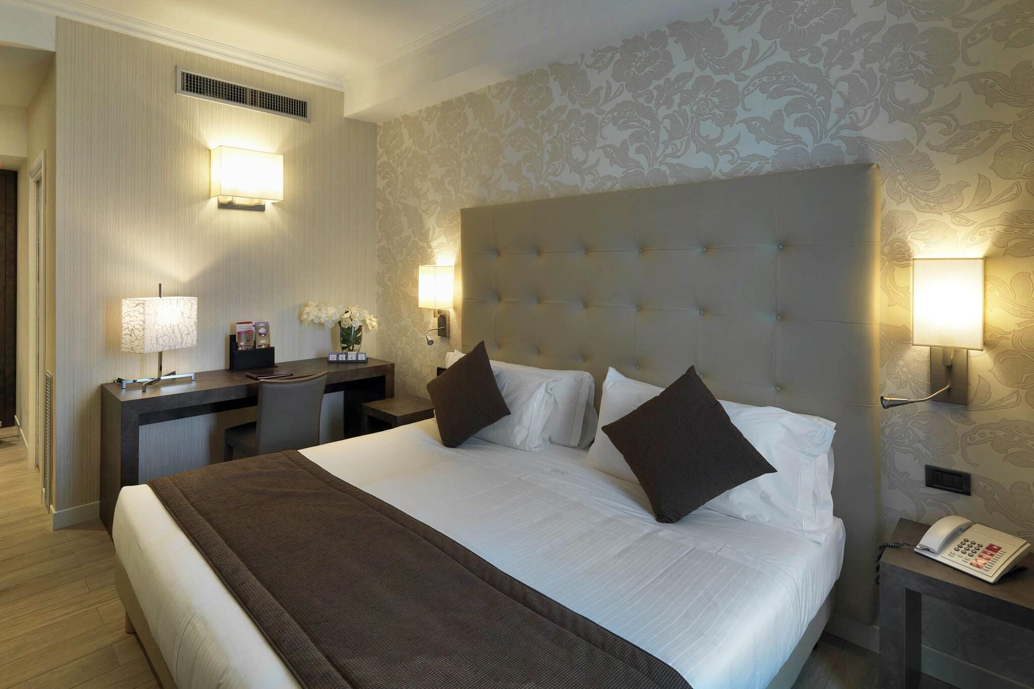 Double Single Deluxe Queen Bed