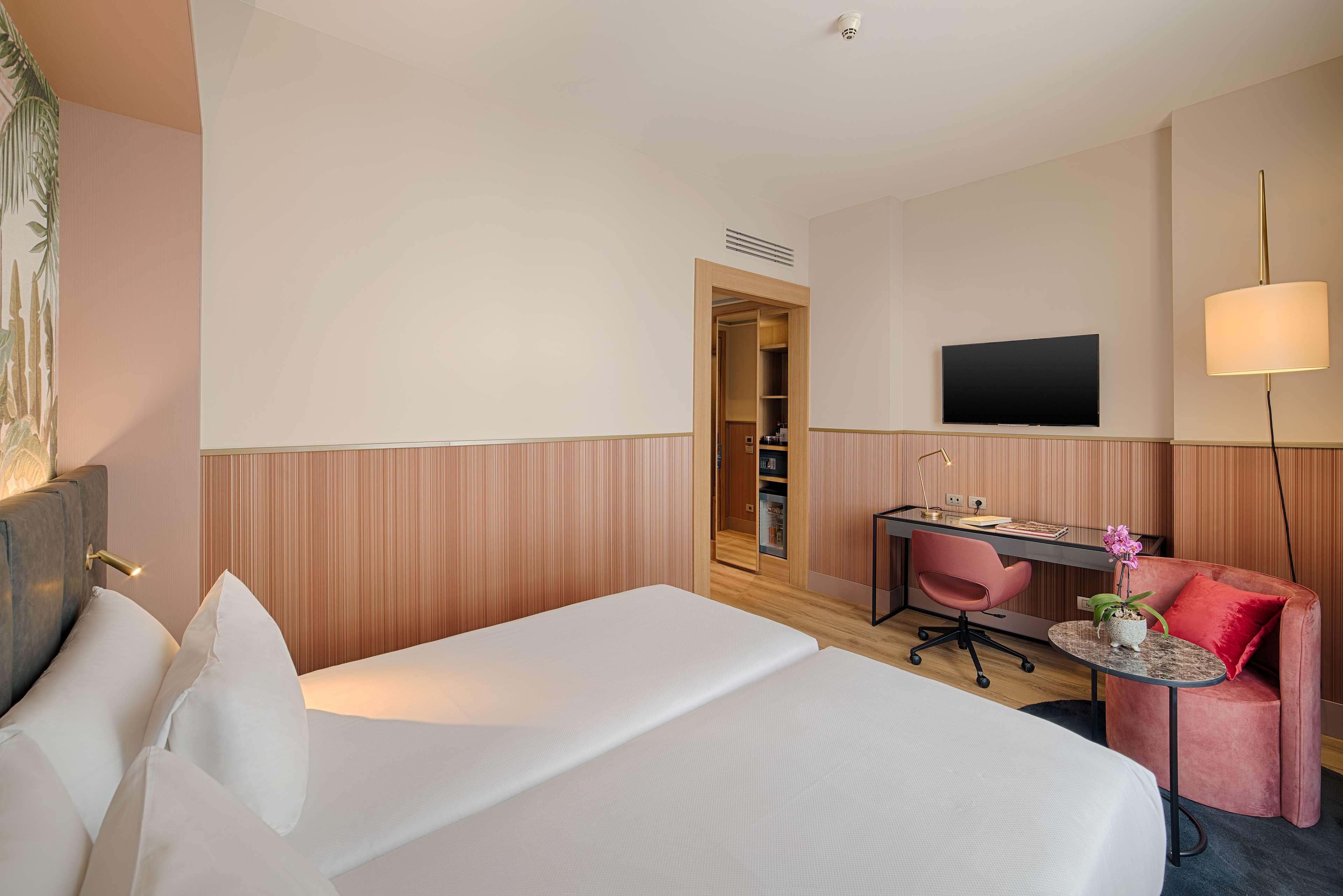 Family Room Capacity 2