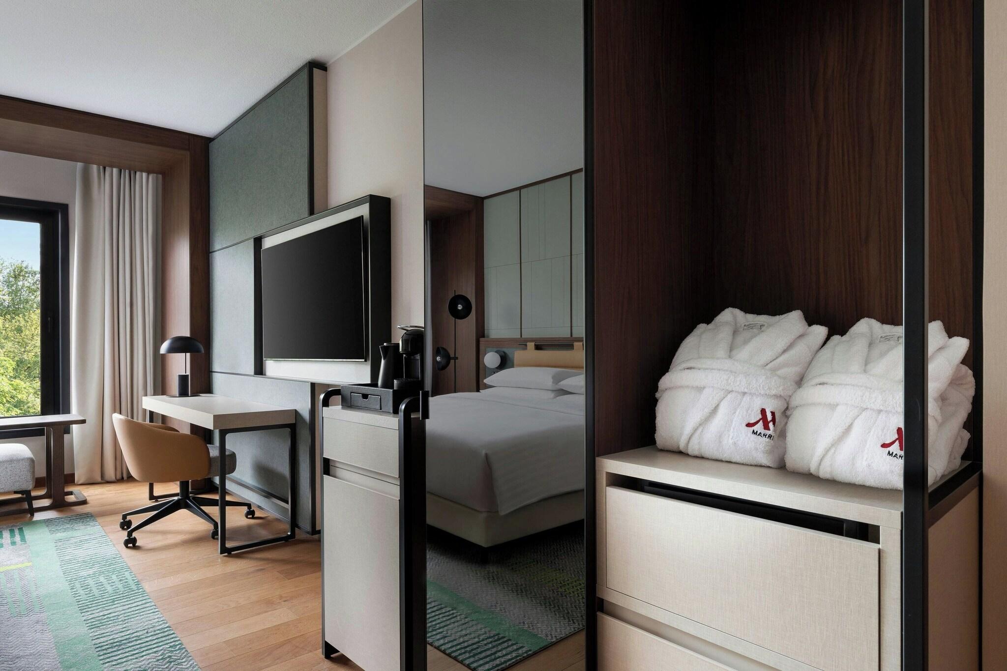 Double Executive King Bed