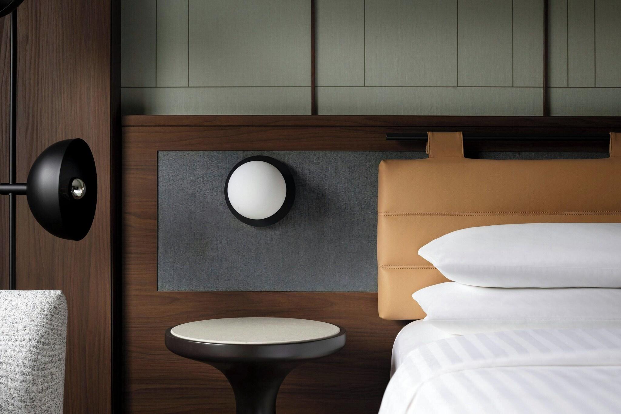Double Deluxe King Bed