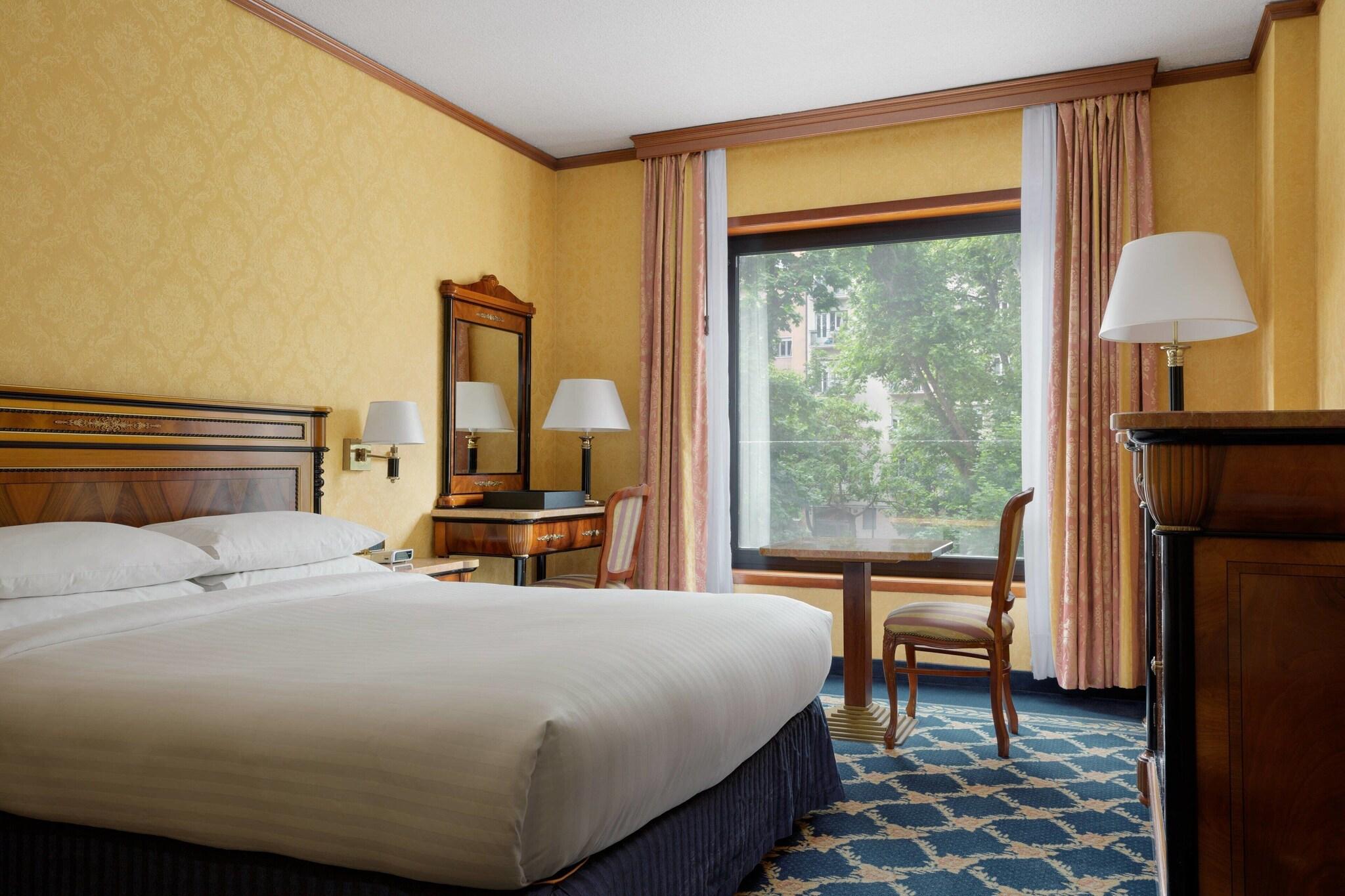 Double Superior Queen Bed