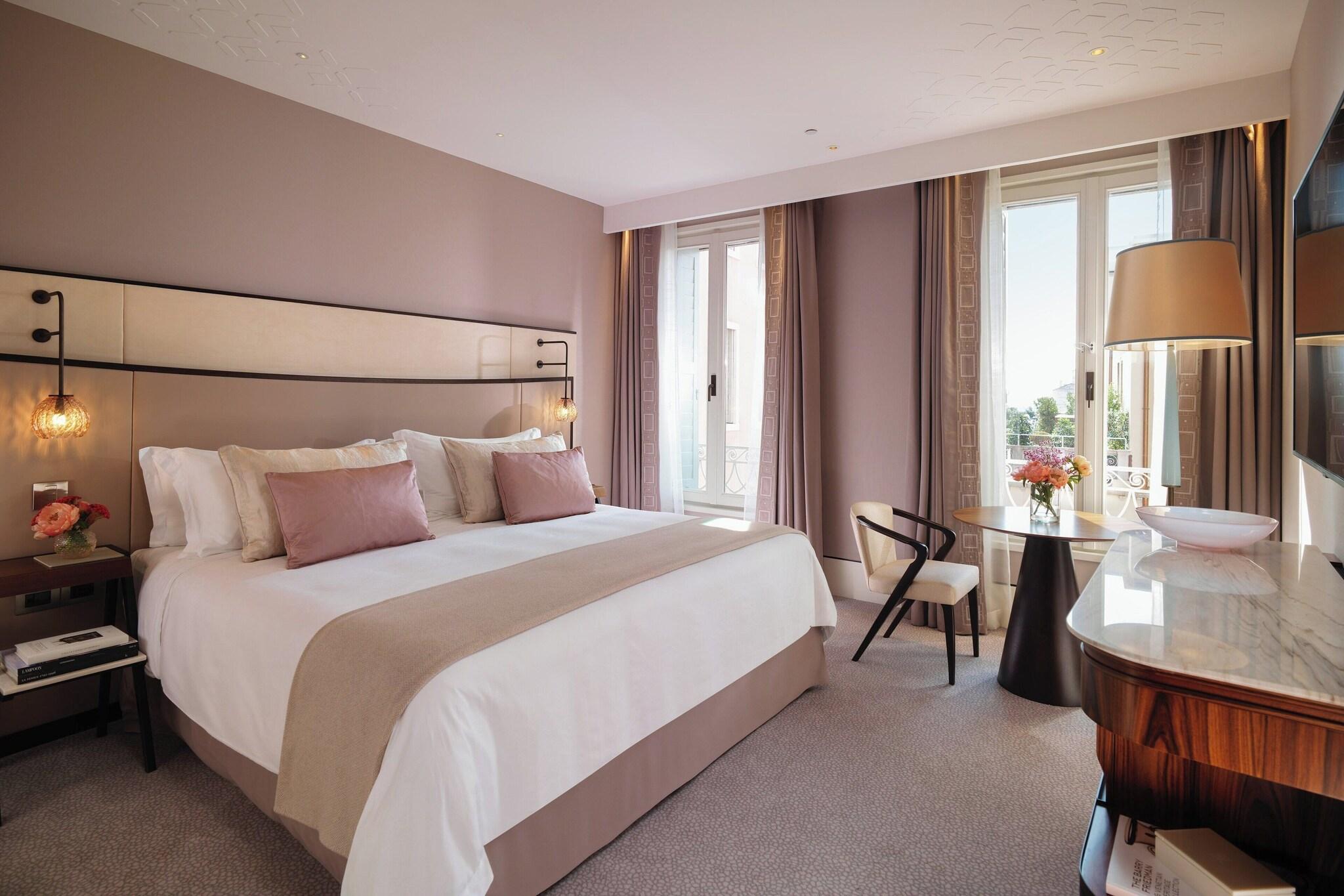 Double City View King Bed