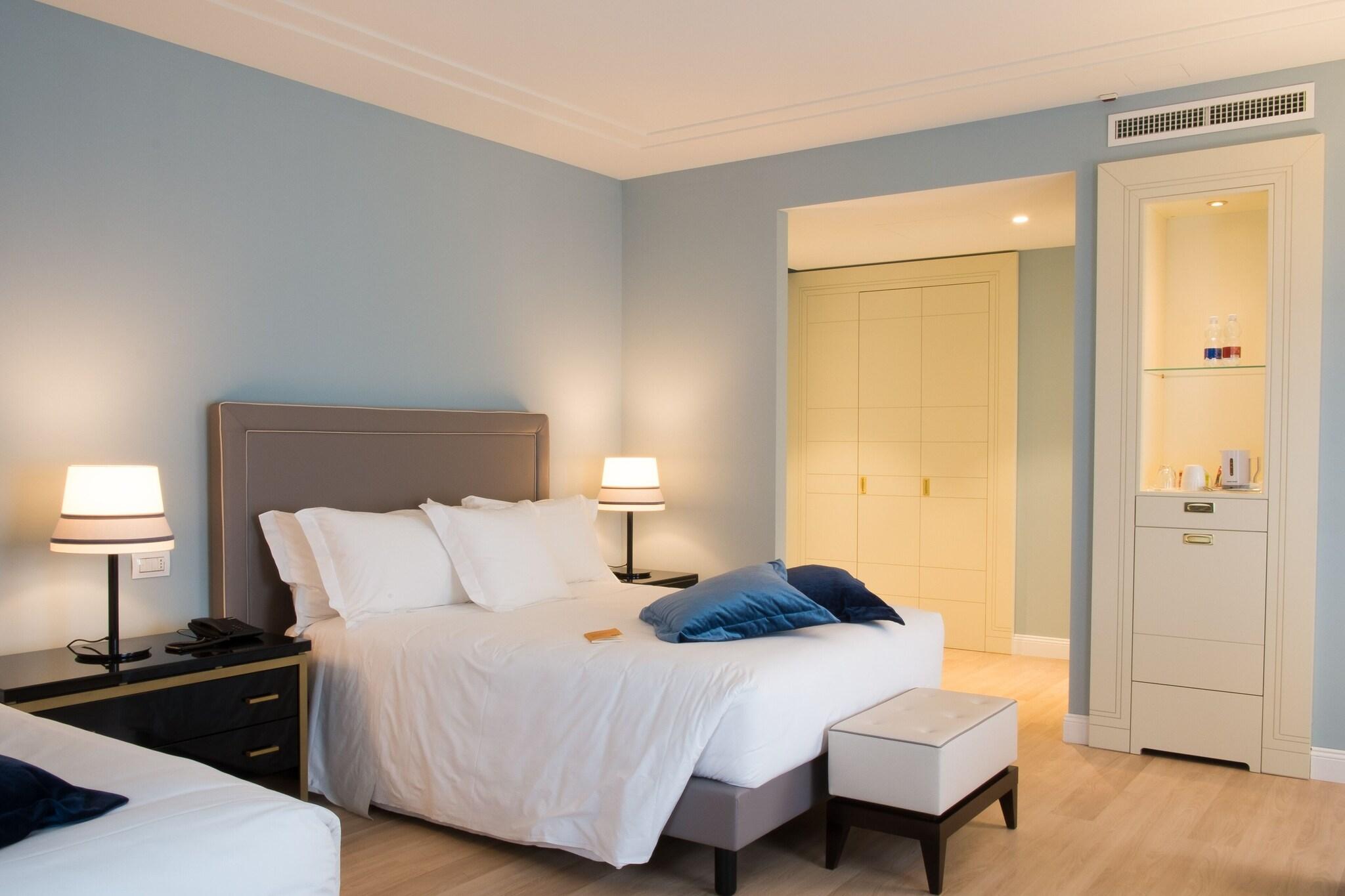 Quadruple Two Queen Beds