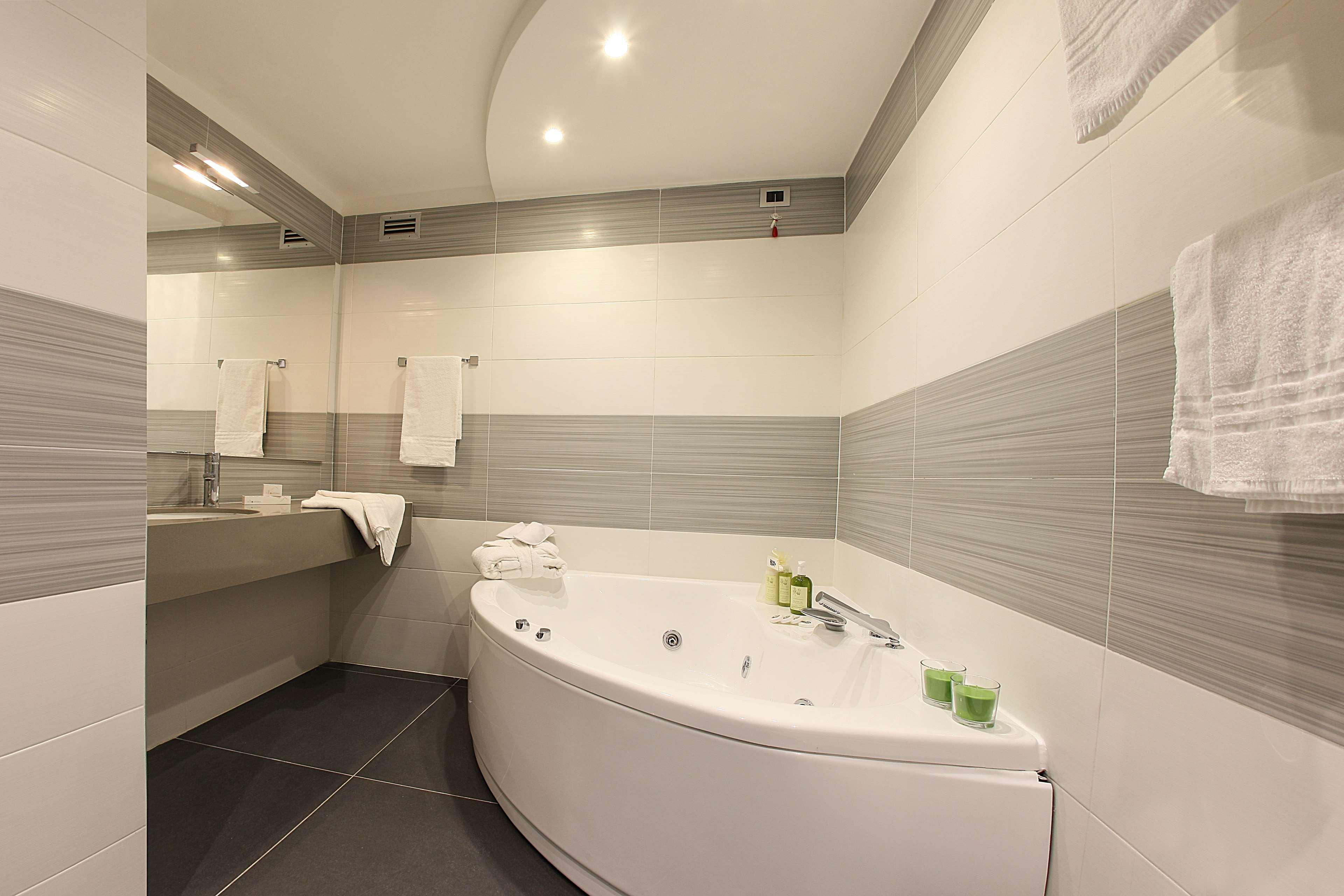 Quadruple Deluxe King Bed