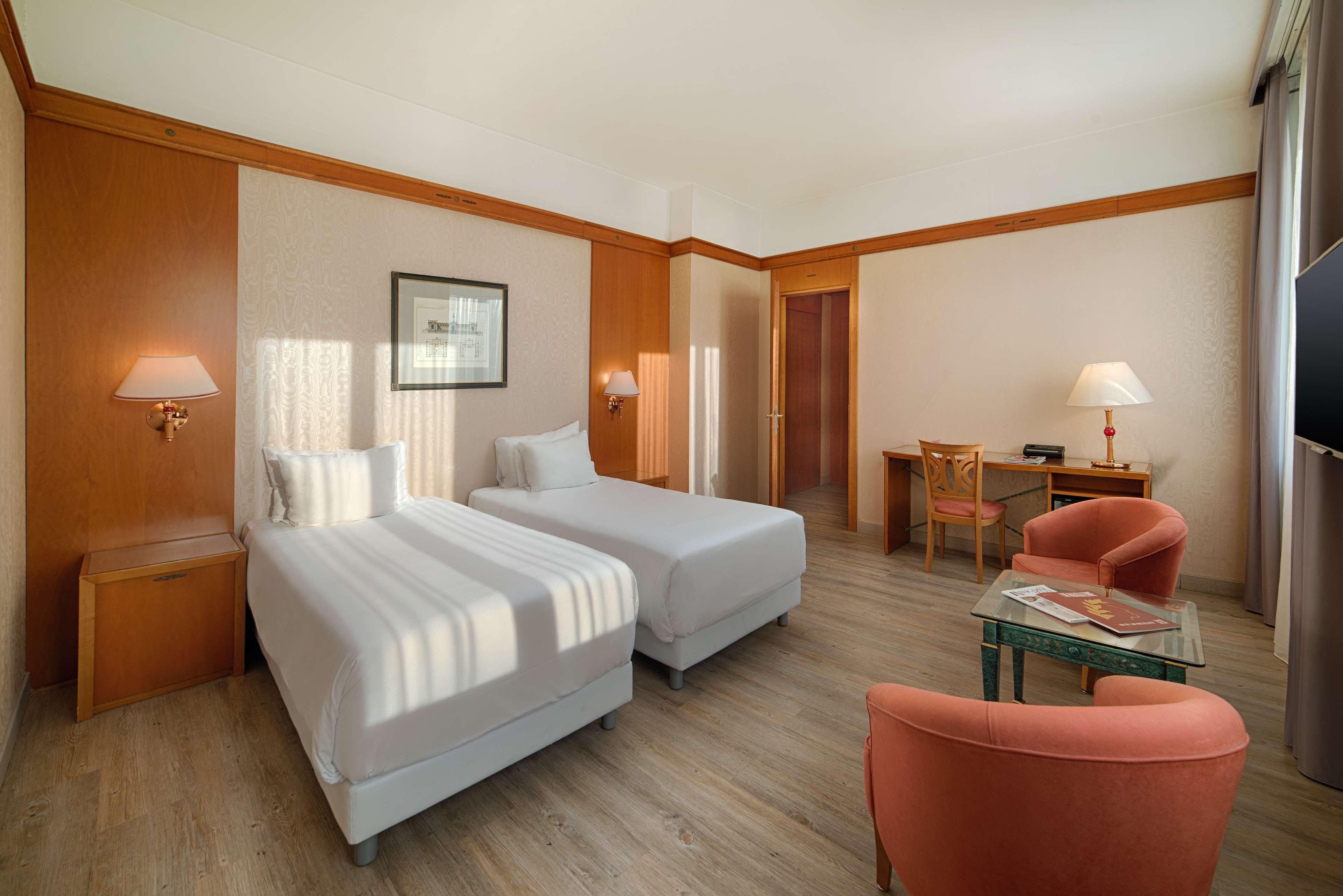 Family Room Capacity 6