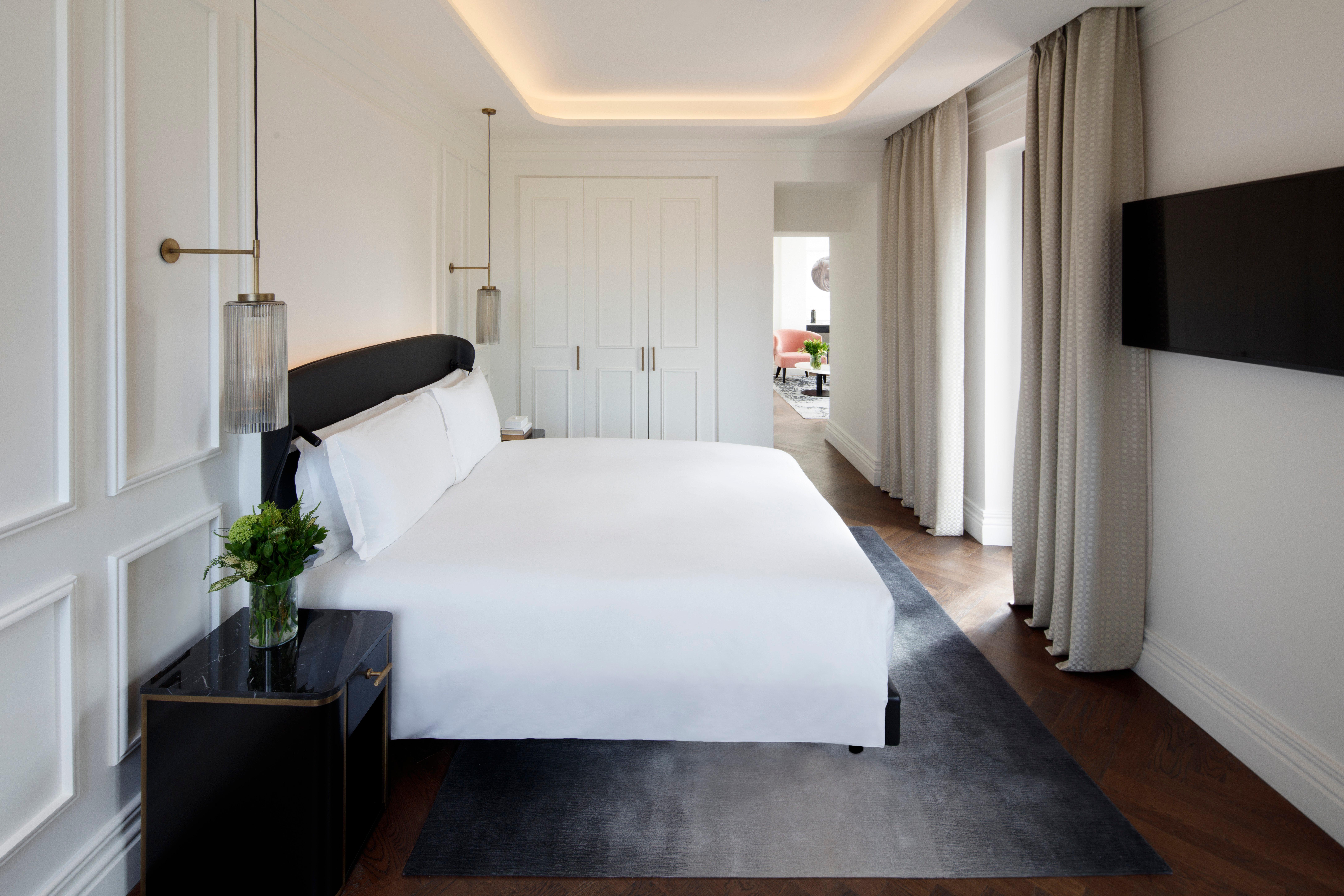 Suite with Balcony with Views