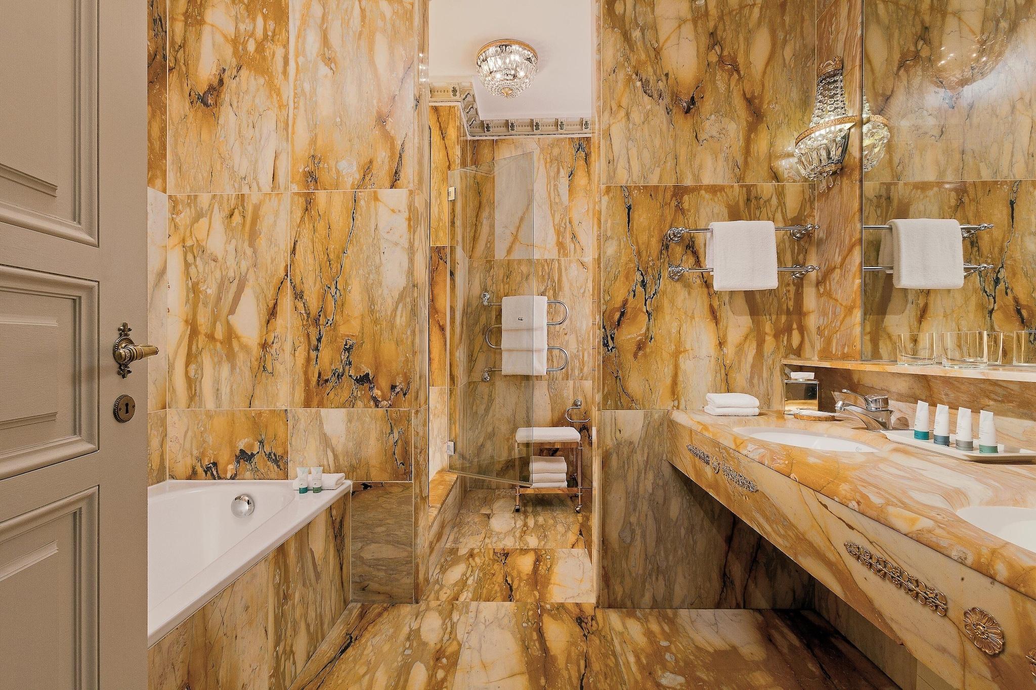 Double Deluxe King Bed