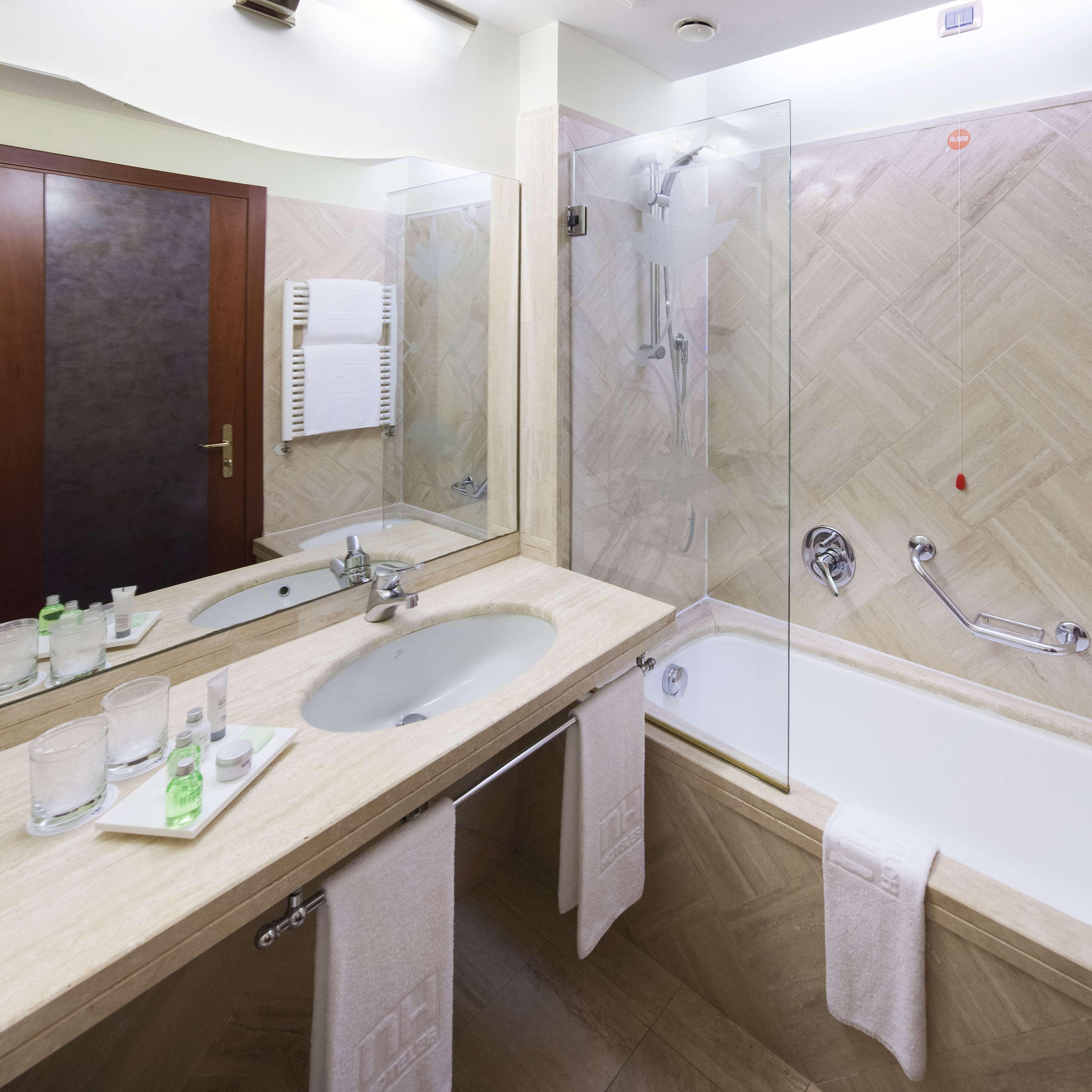 Family Room Capacity 3