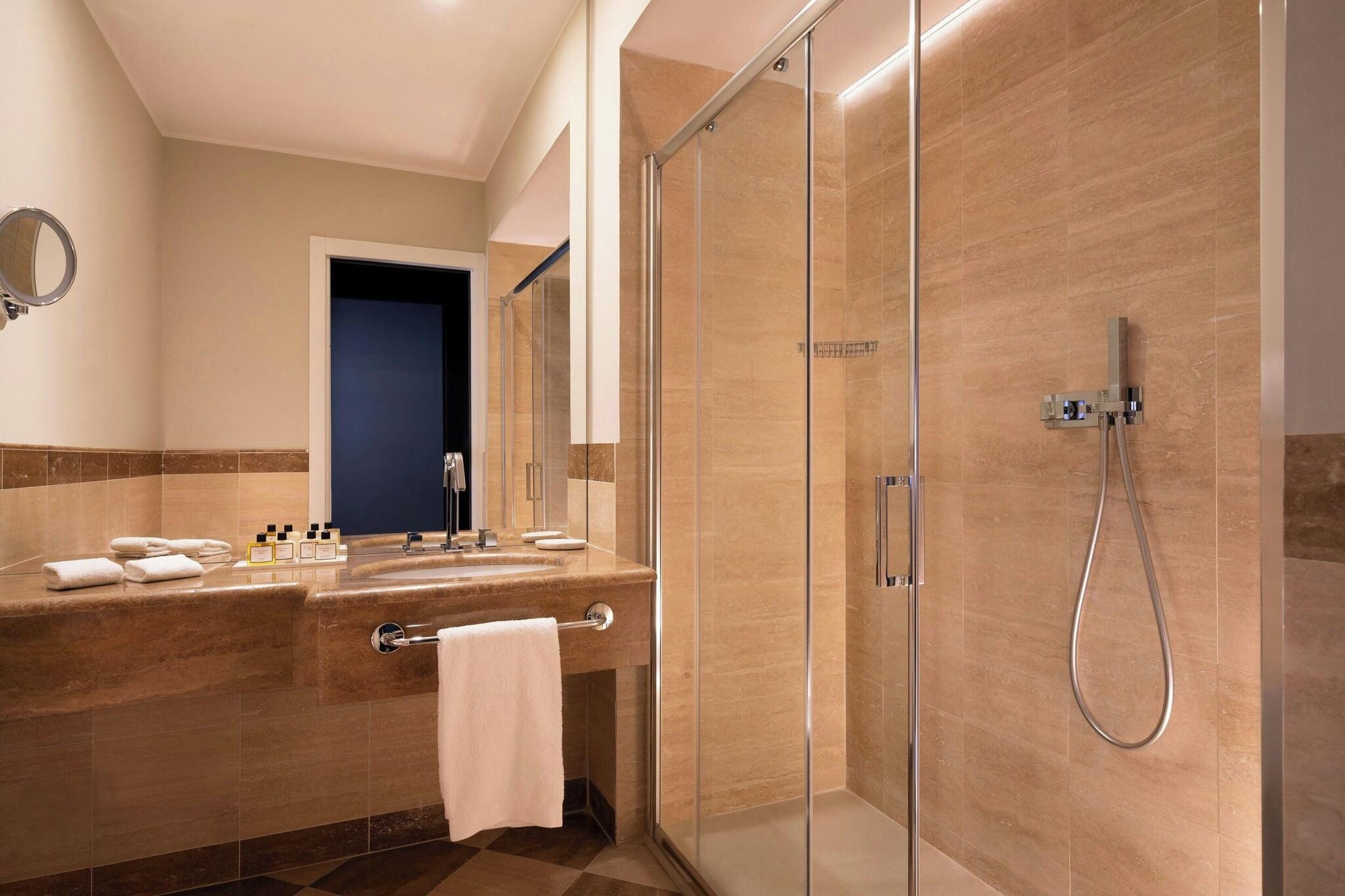 Twin Deluxe with Views