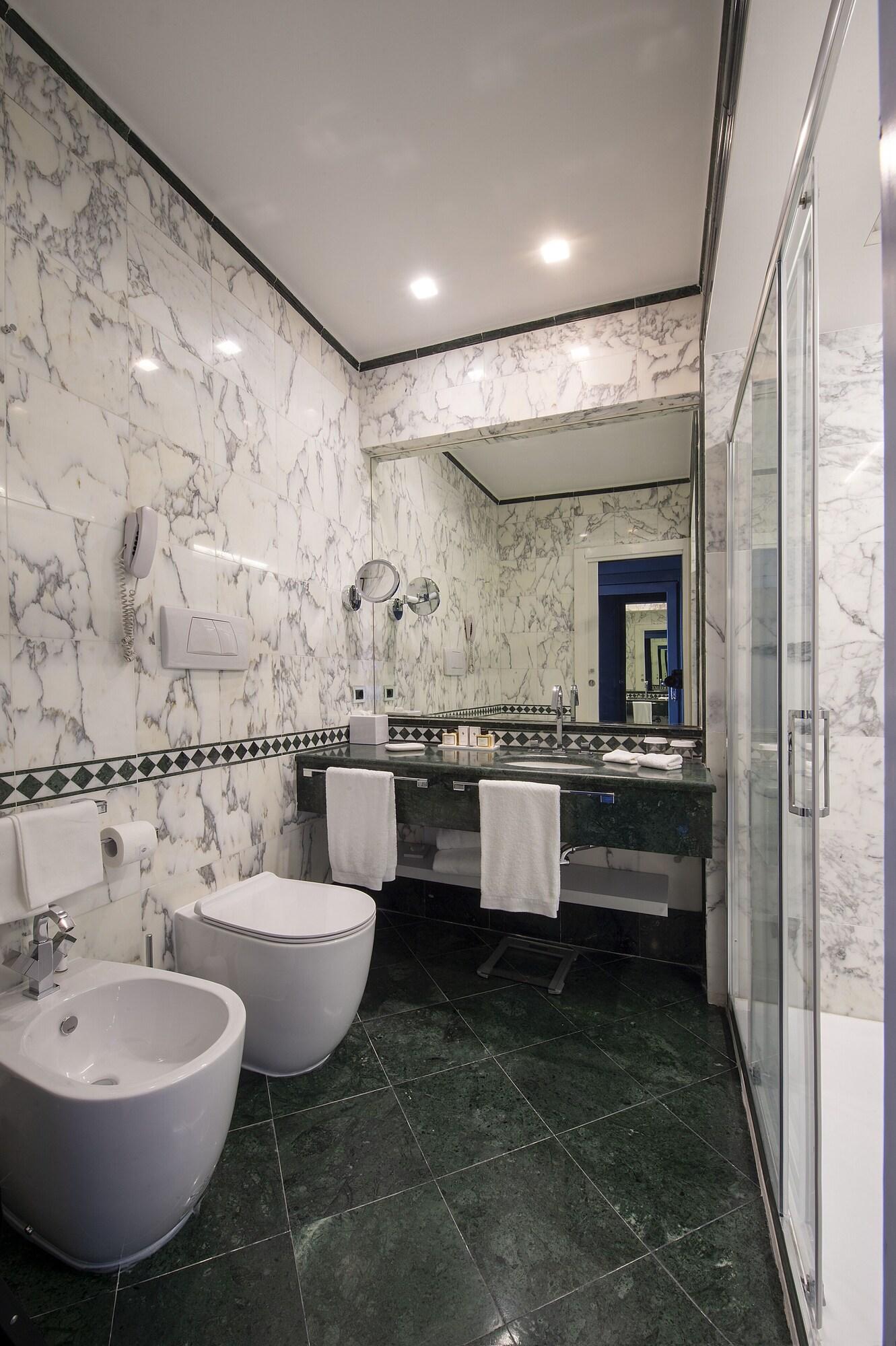 Twin Deluxe with Views