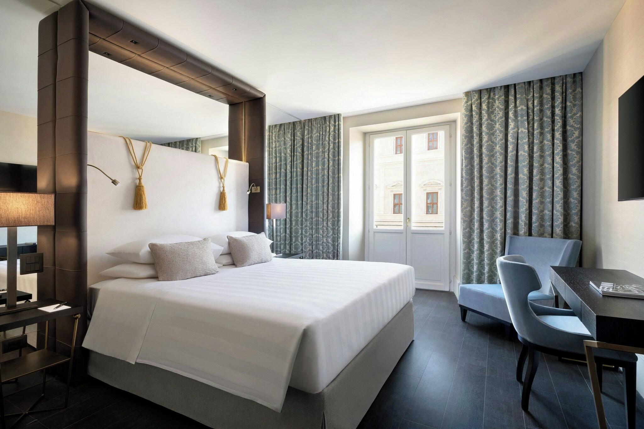 Twin Deluxe with Views