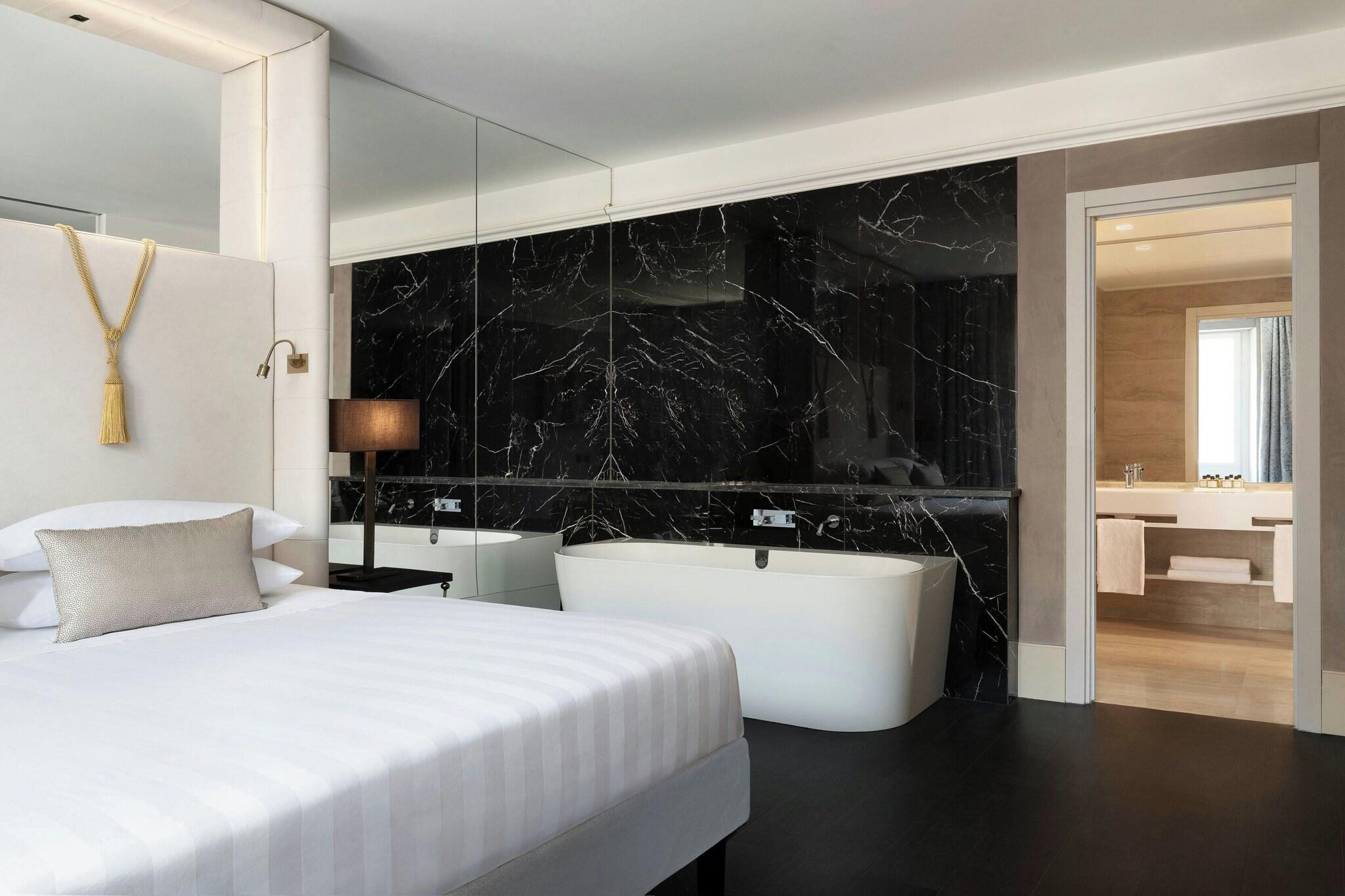 Suite City View King Bed