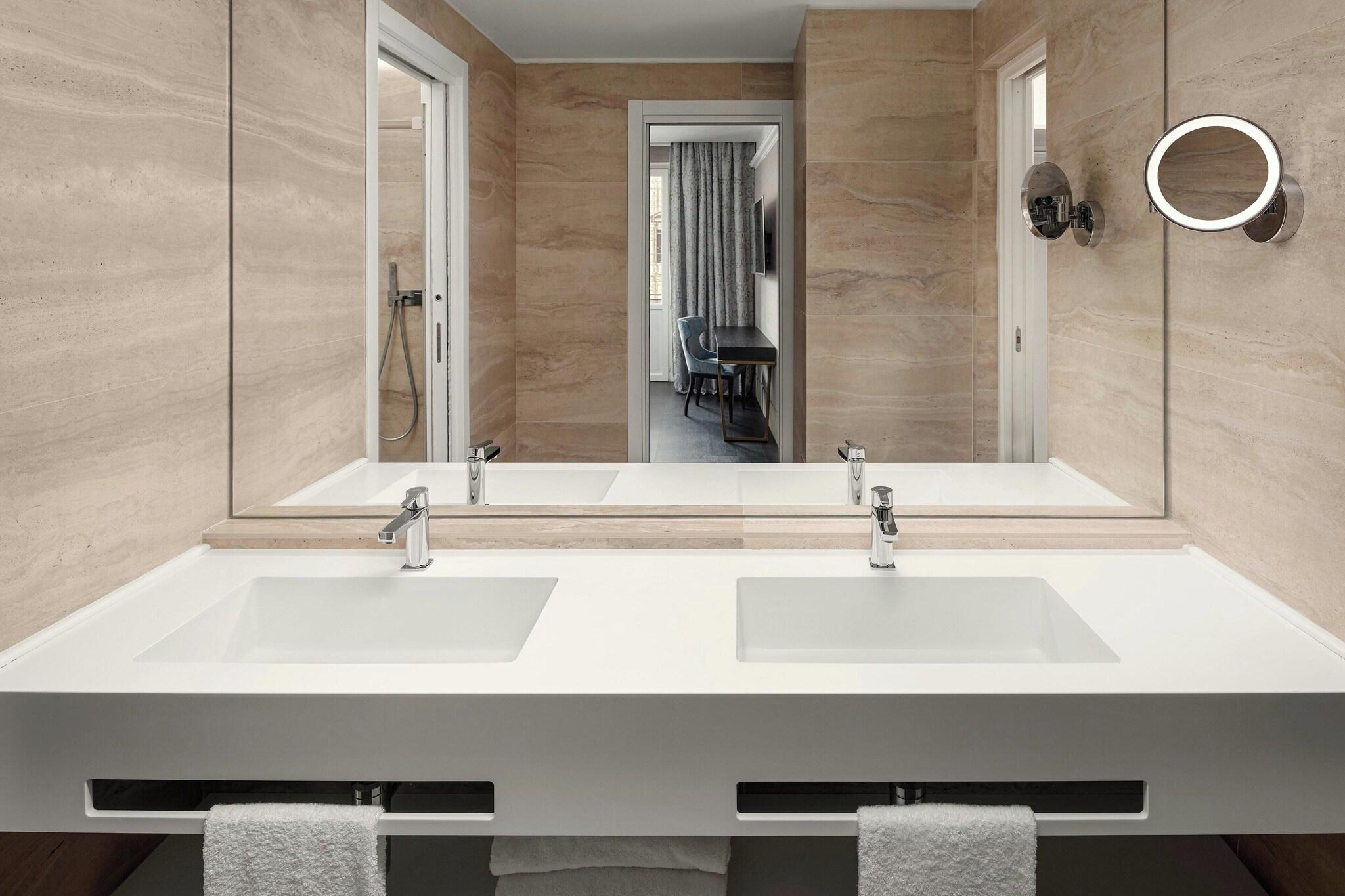 Suite City View King Bed