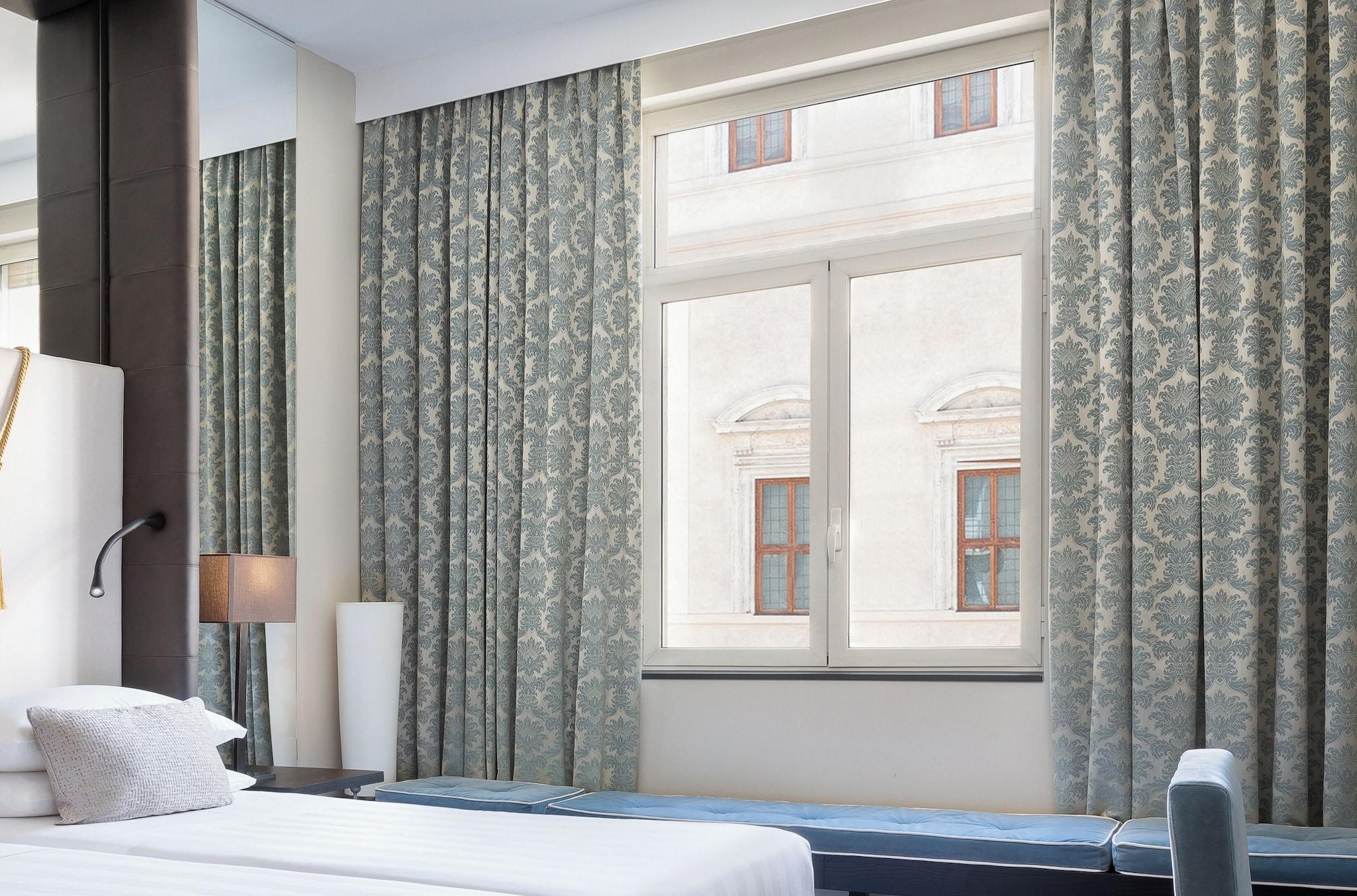 Suite City View King Bed