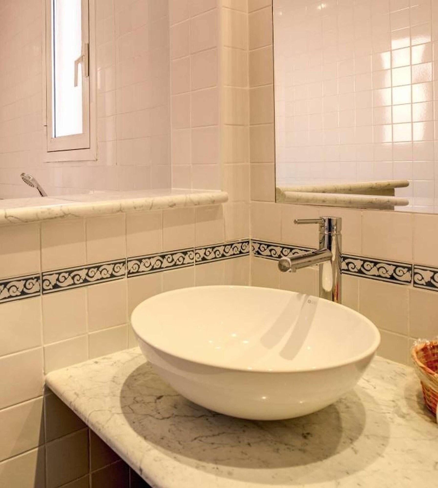 Triple Superior Queen Bed