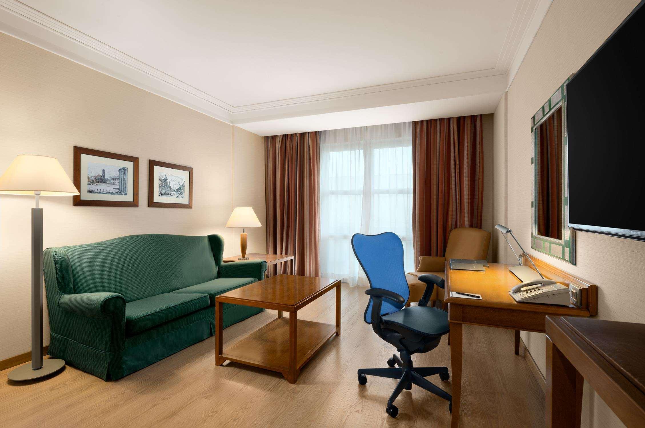 Junior Suite King Size Bed