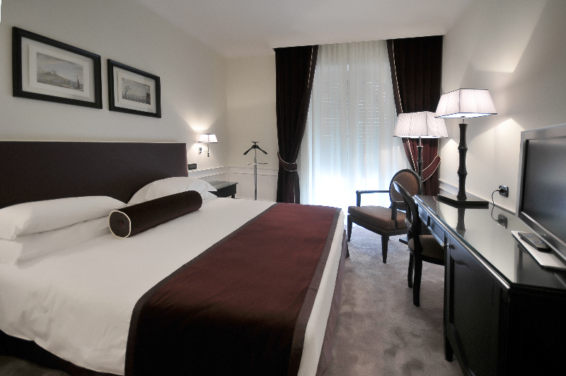 Double Single Executive