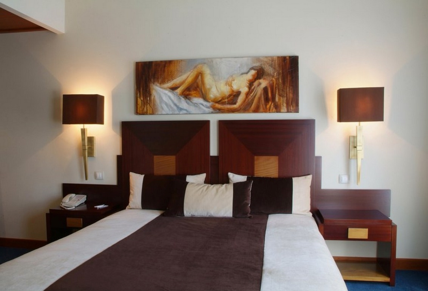 Double or Twin Canal View